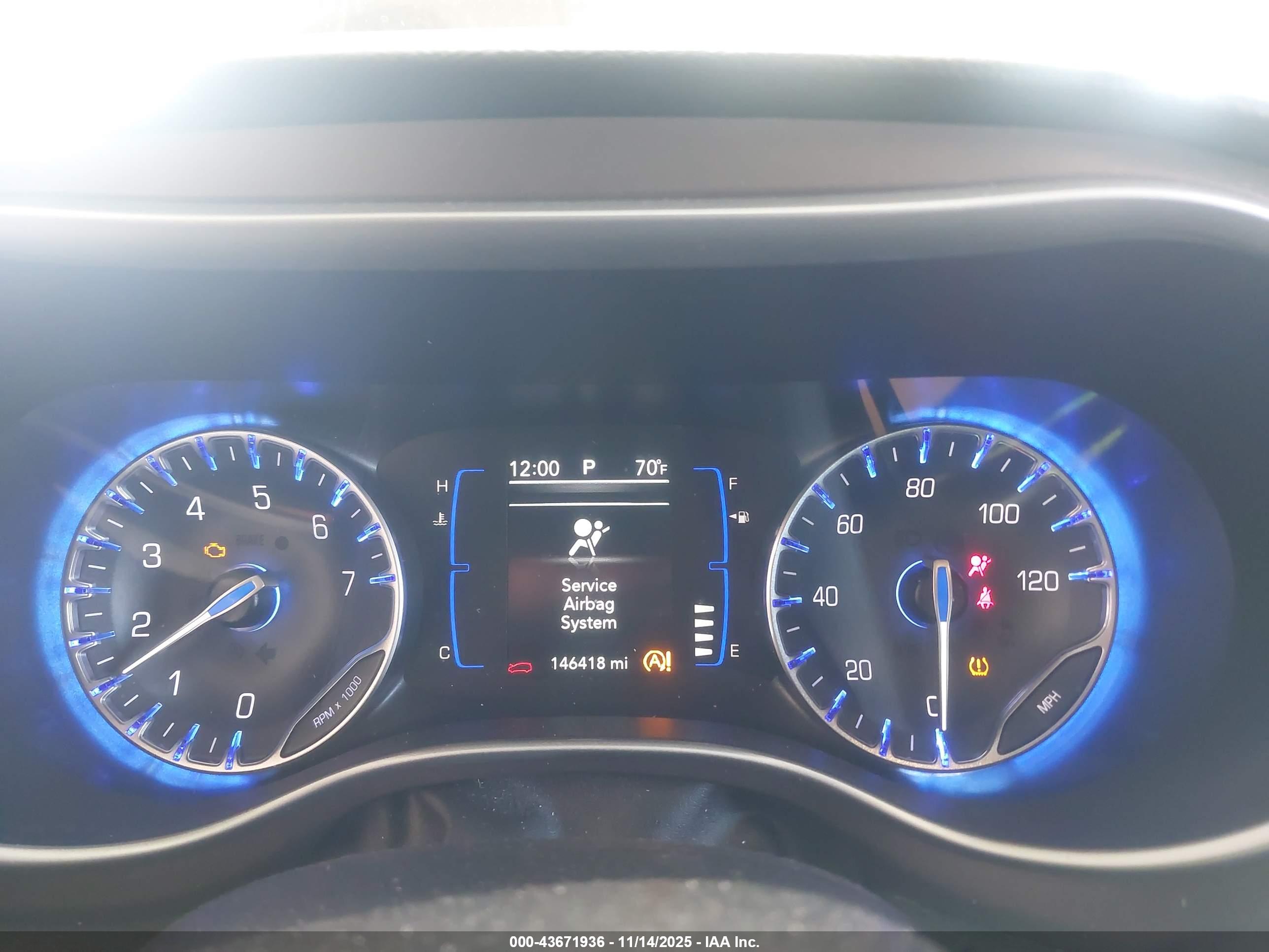 CHRYSLER PACIFICA image 7
