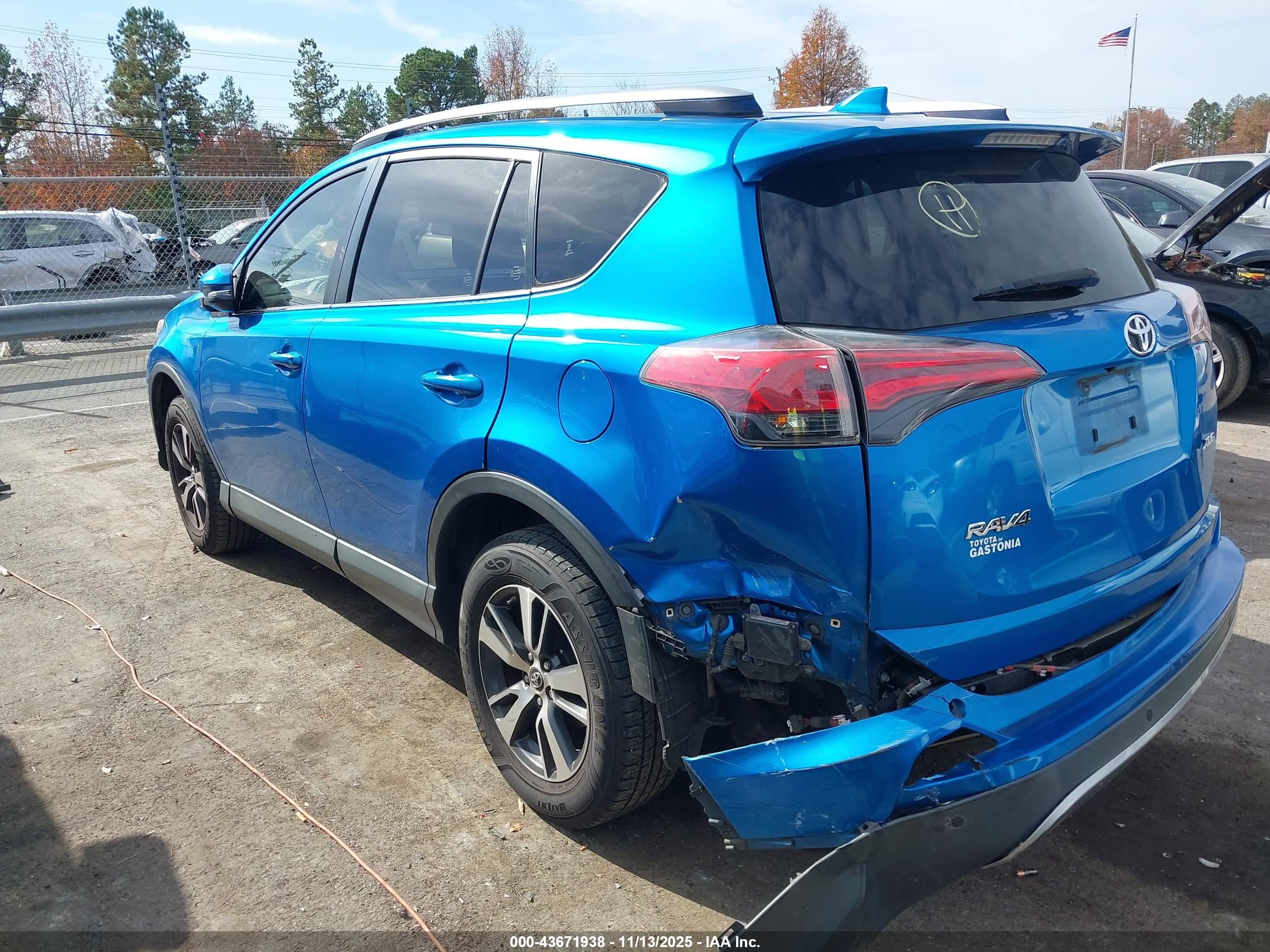 TOYOTA RAV4 image 3