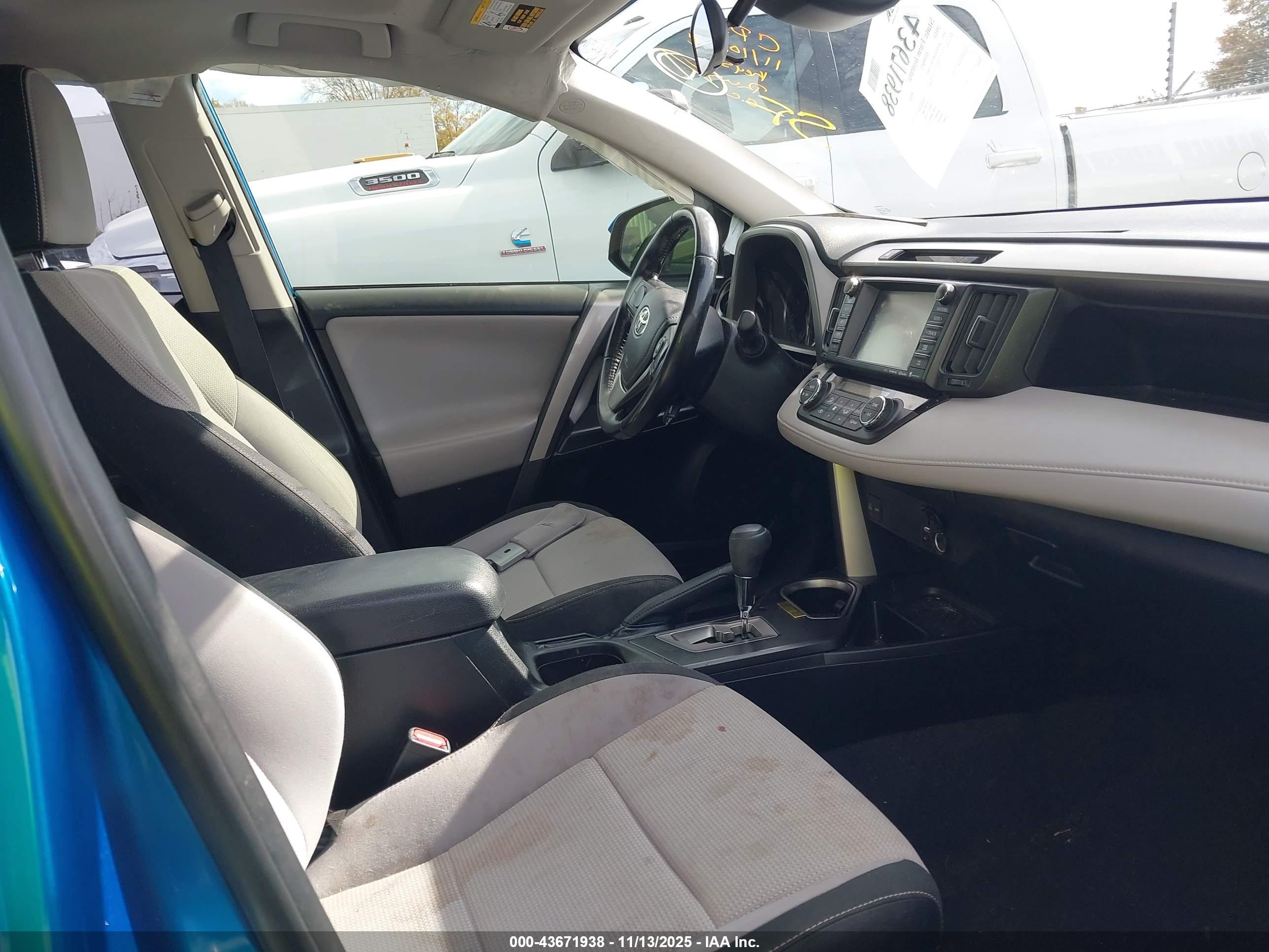 TOYOTA RAV4 image 5