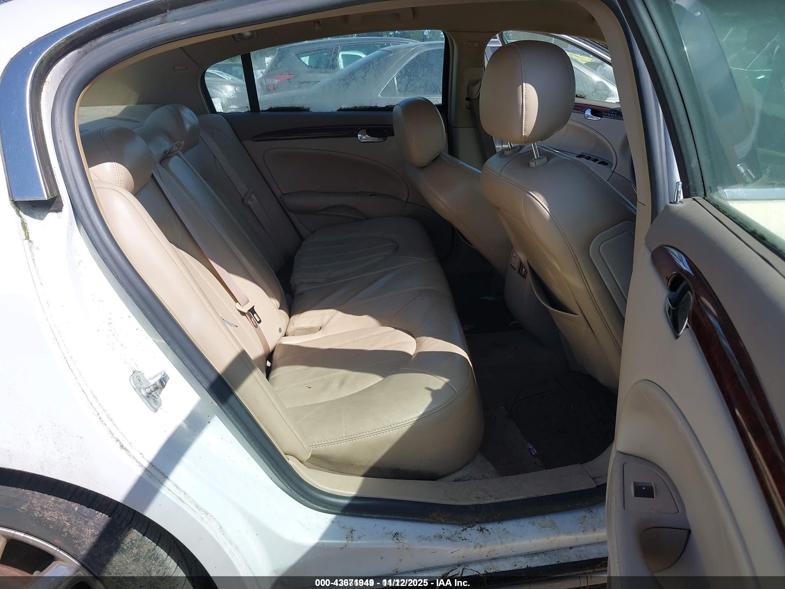 BUICK LUCERNE image 8