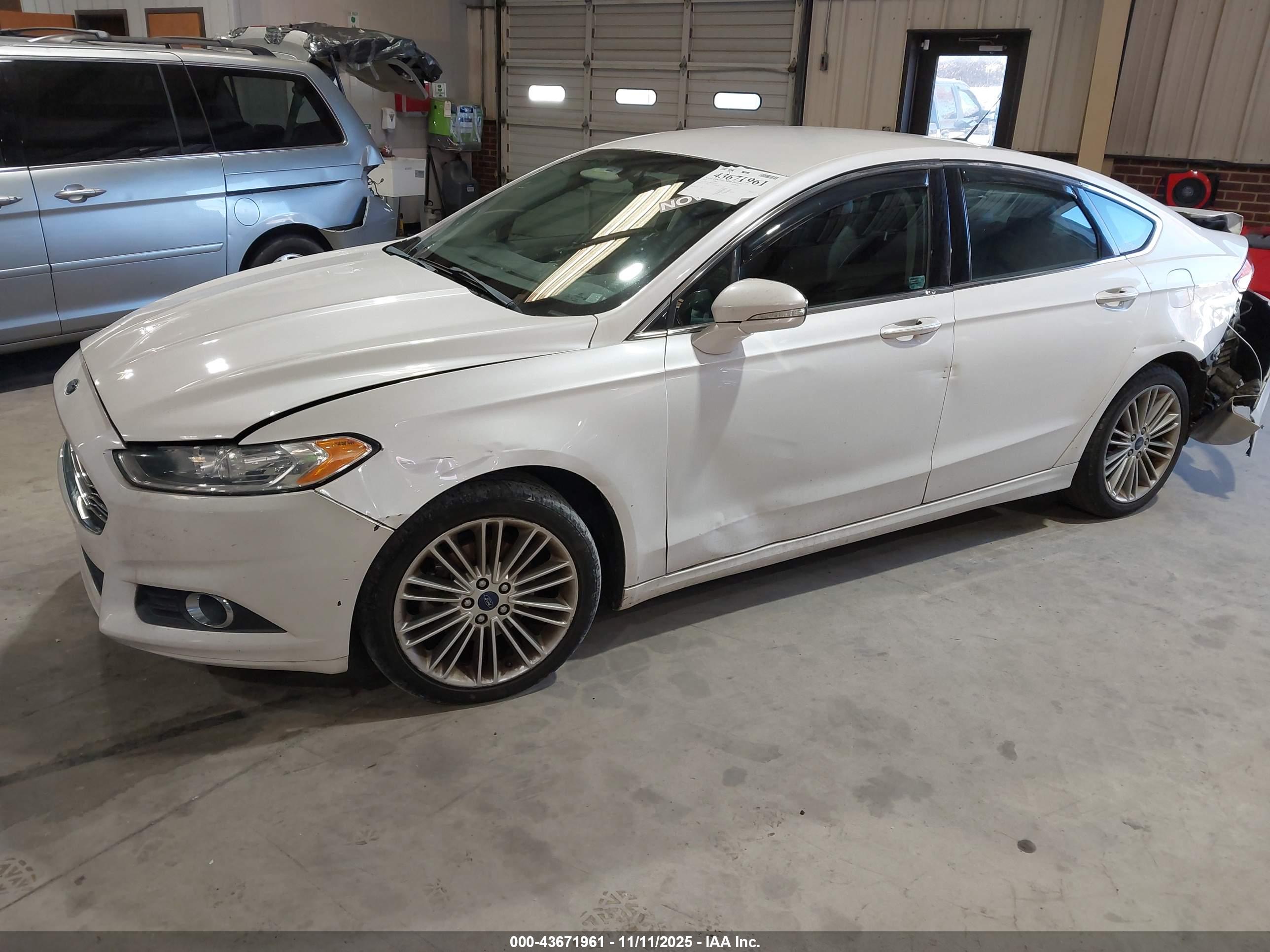FORD FUSION image 2