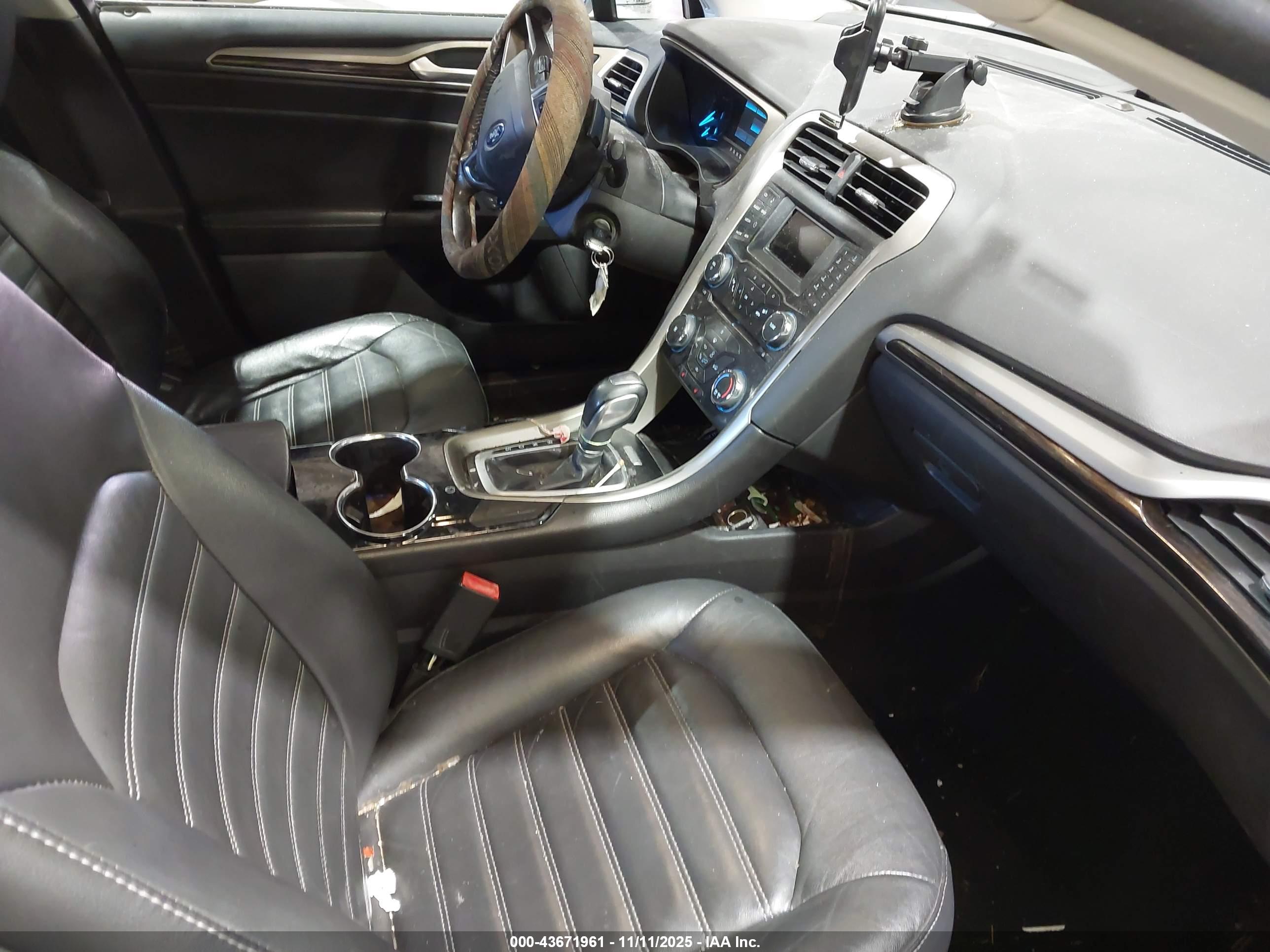 FORD FUSION image 5