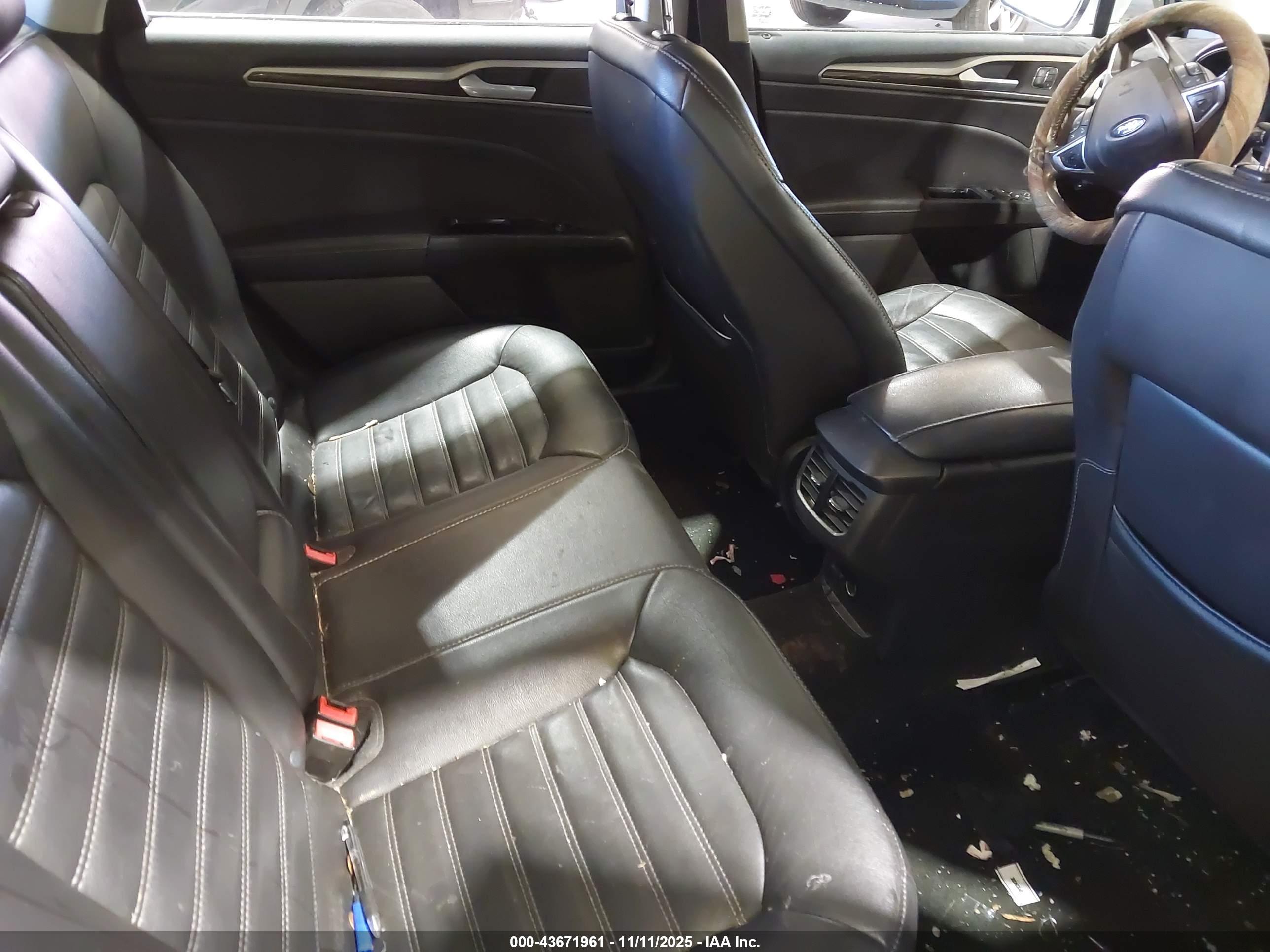 FORD FUSION image 8