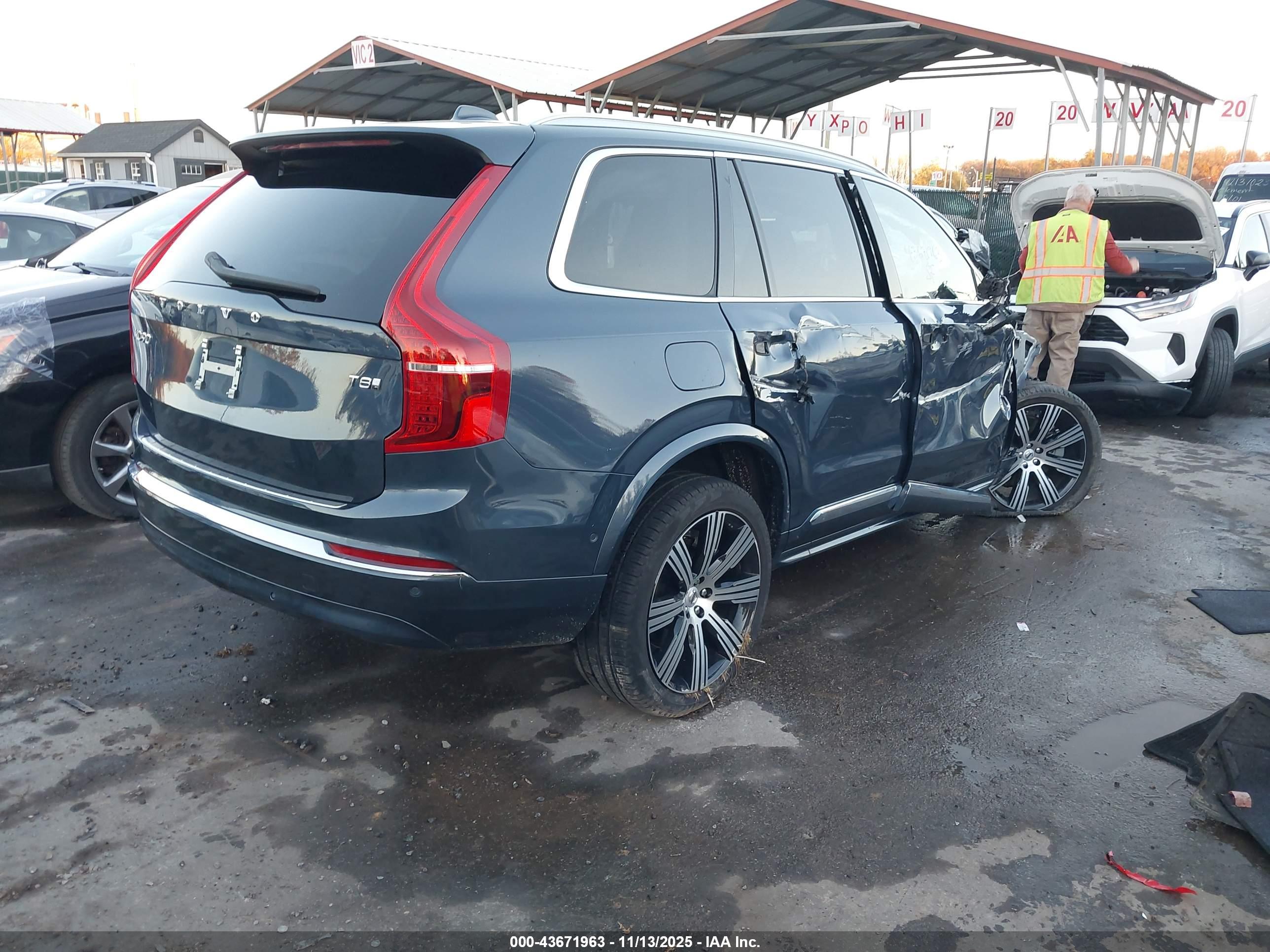 VOLVO XC90 image 4