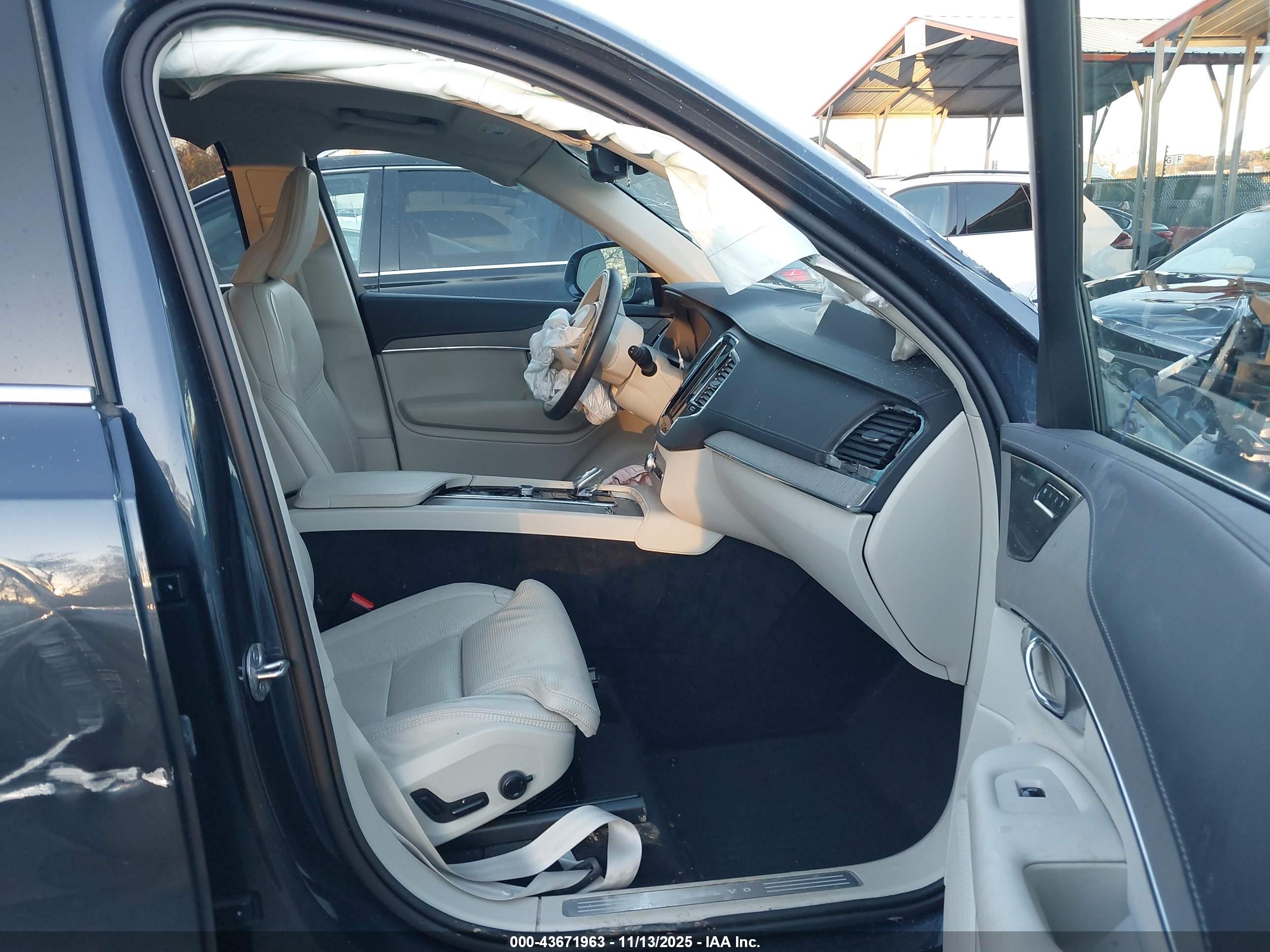 VOLVO XC90 image 5