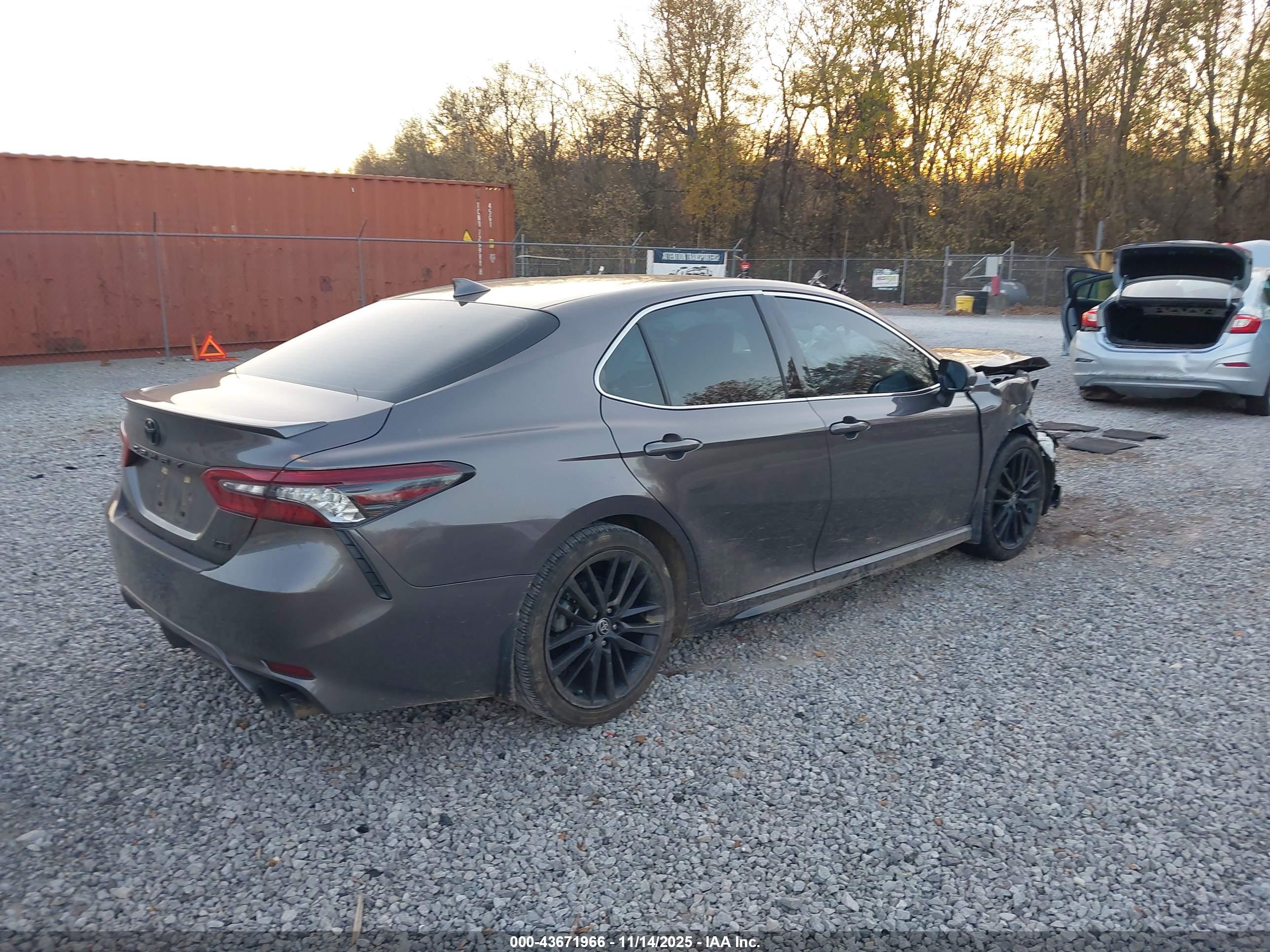 TOYOTA CAMRY image 4