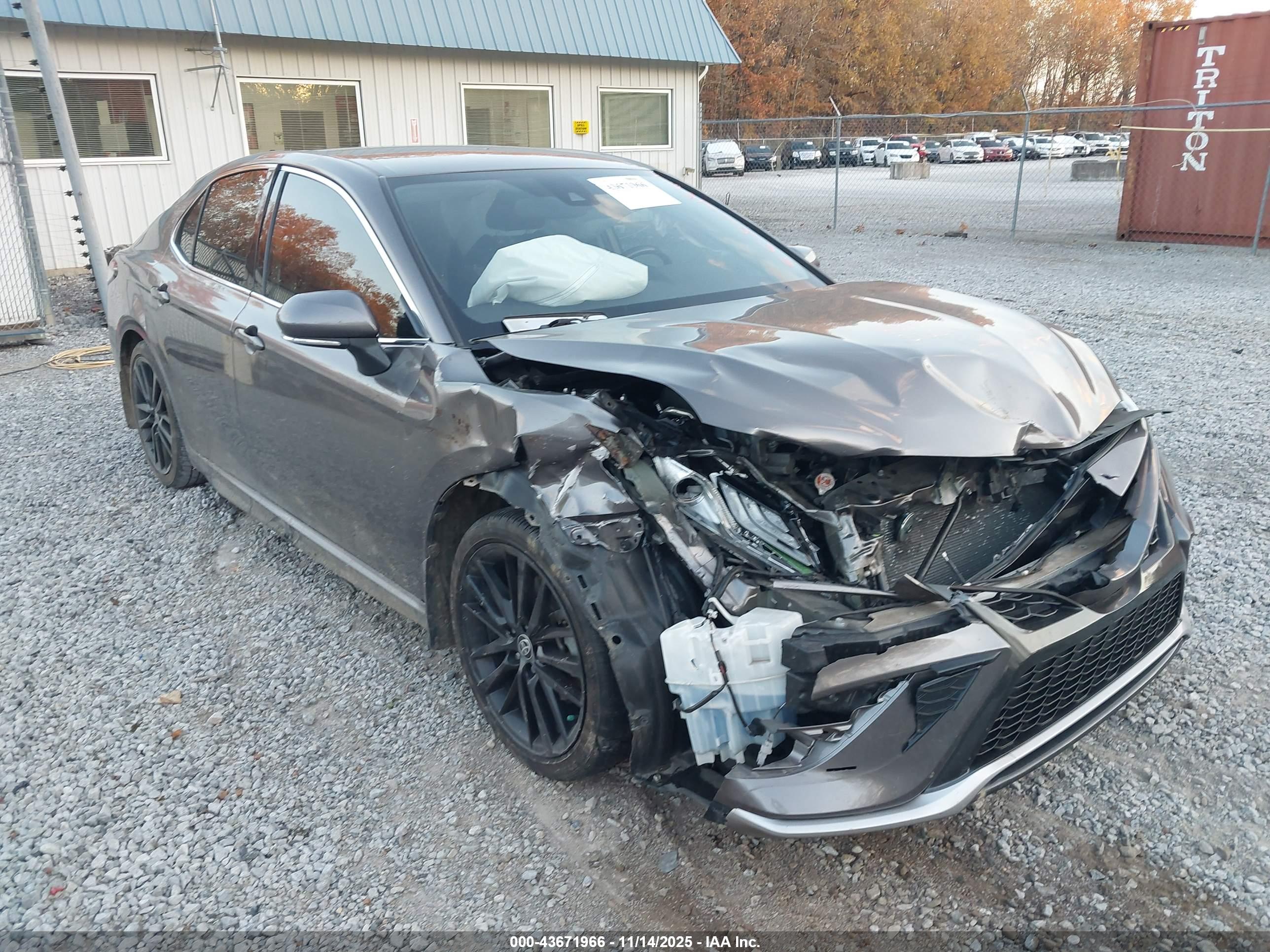 TOYOTA CAMRY image 6