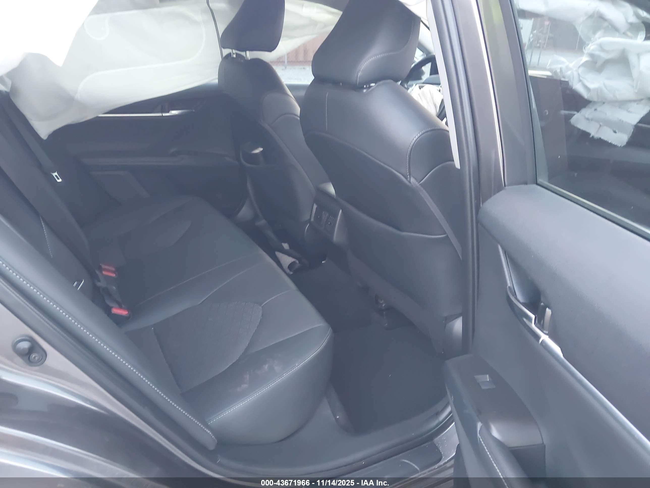 TOYOTA CAMRY image 8