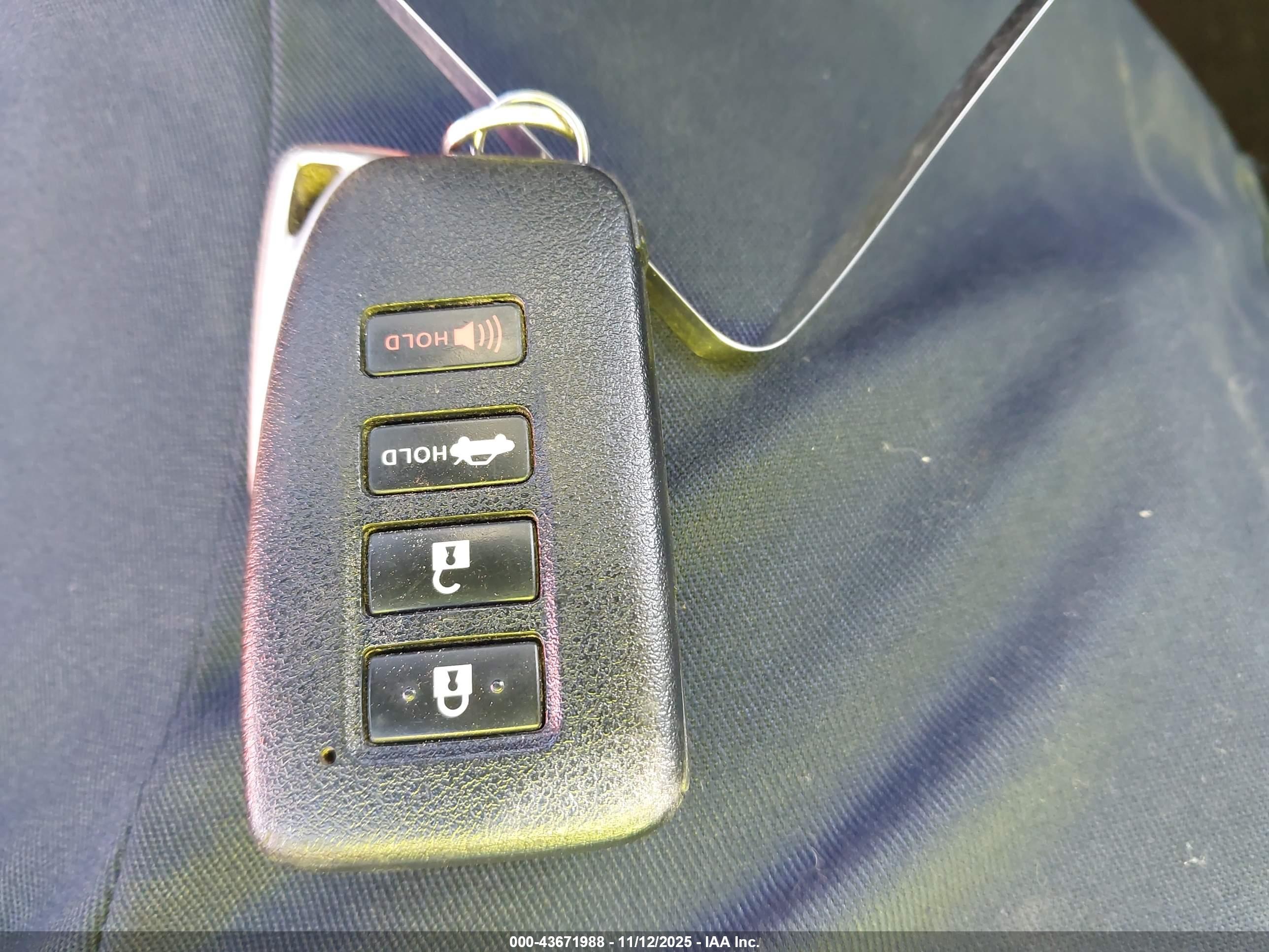 LEXUS IS image 11