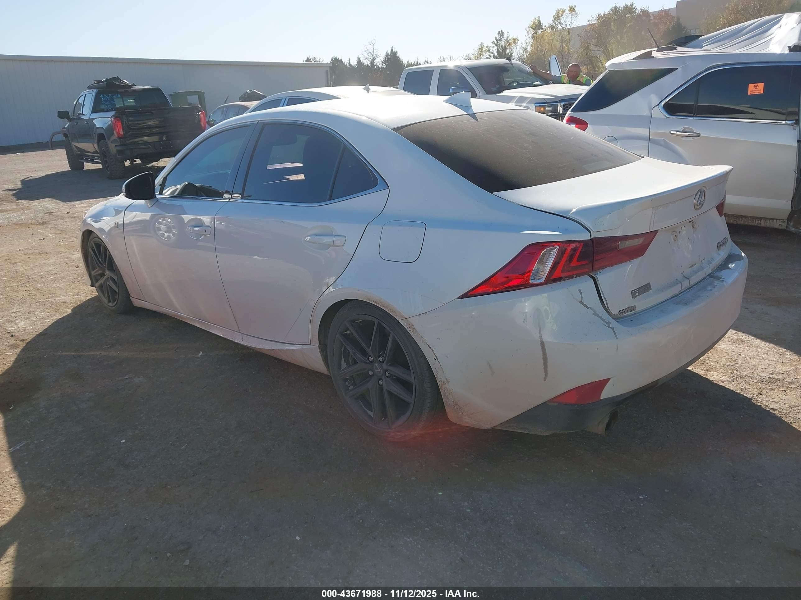 LEXUS IS image 3