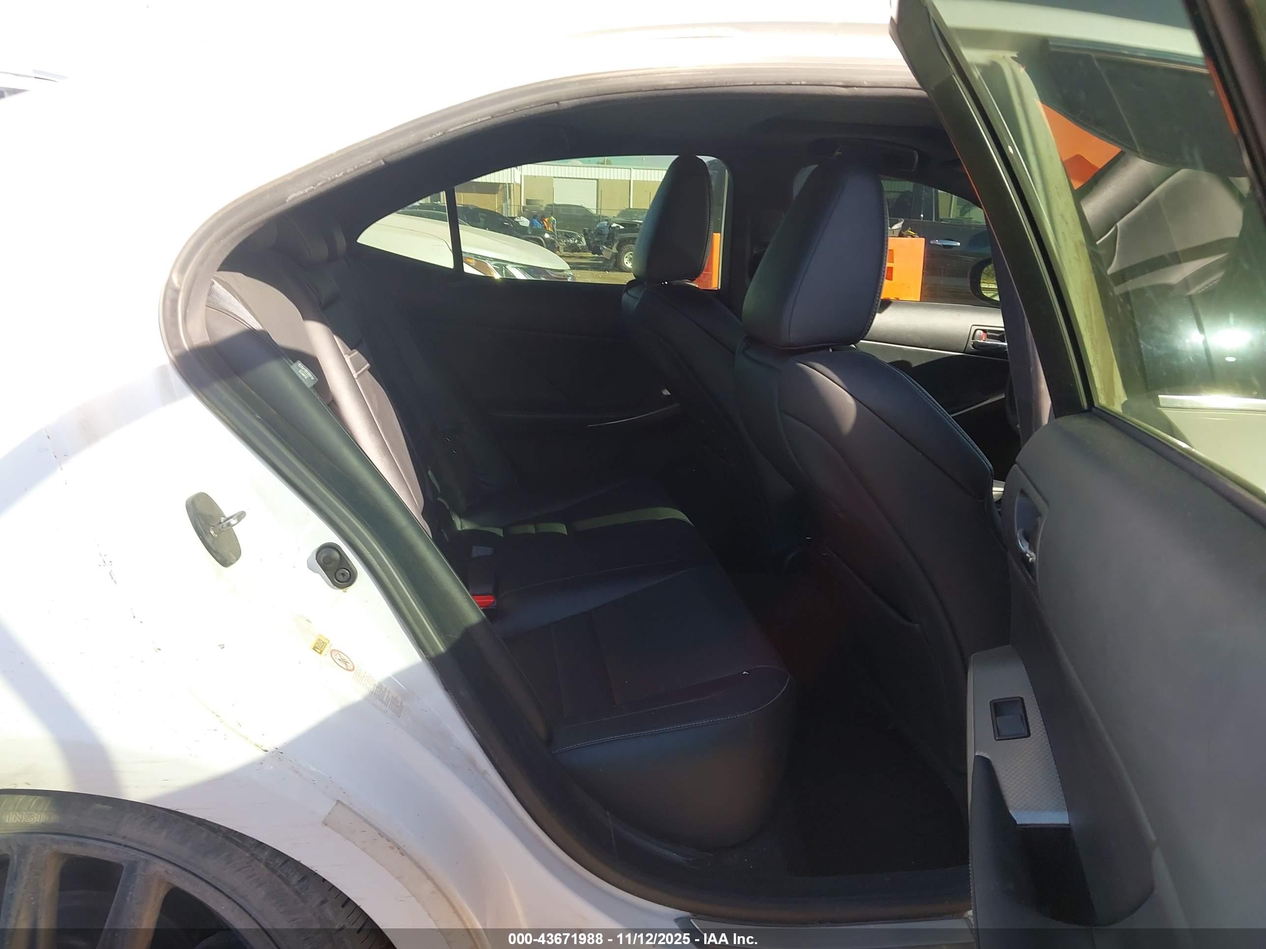 LEXUS IS image 8