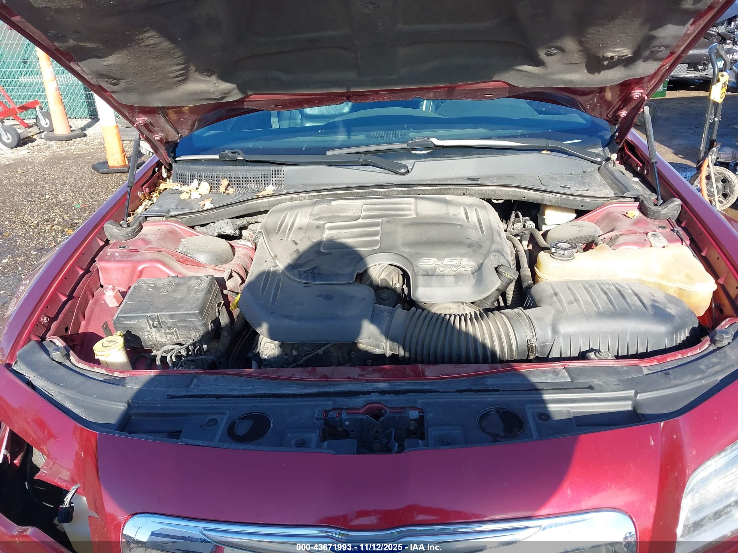 CHRYSLER 300 image 10