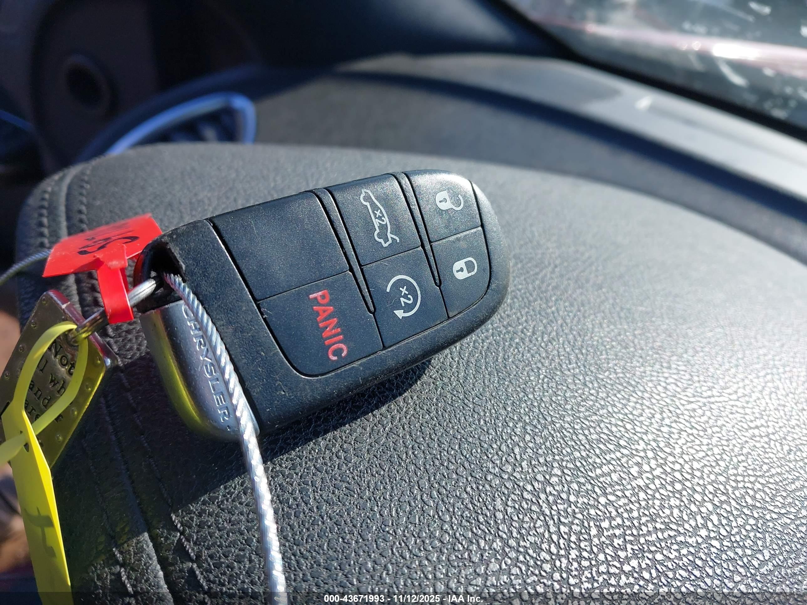 CHRYSLER 300 image 11