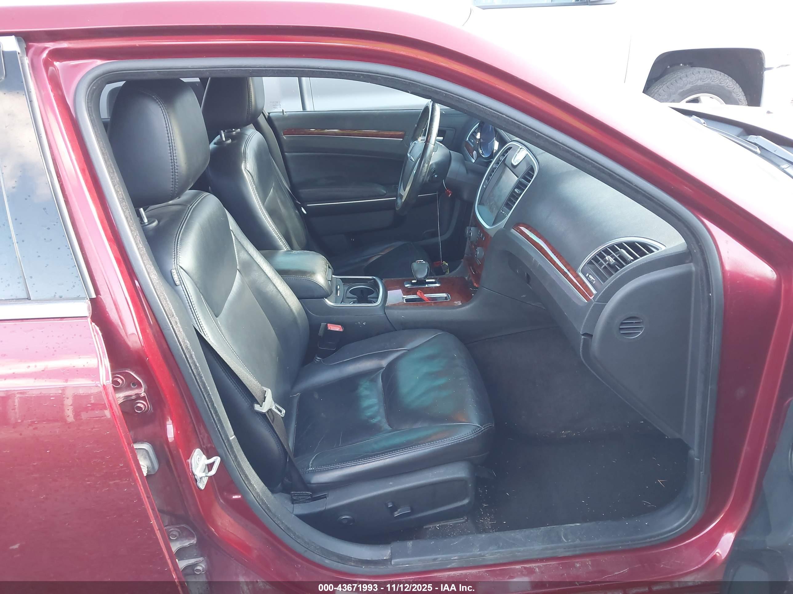 CHRYSLER 300 image 5