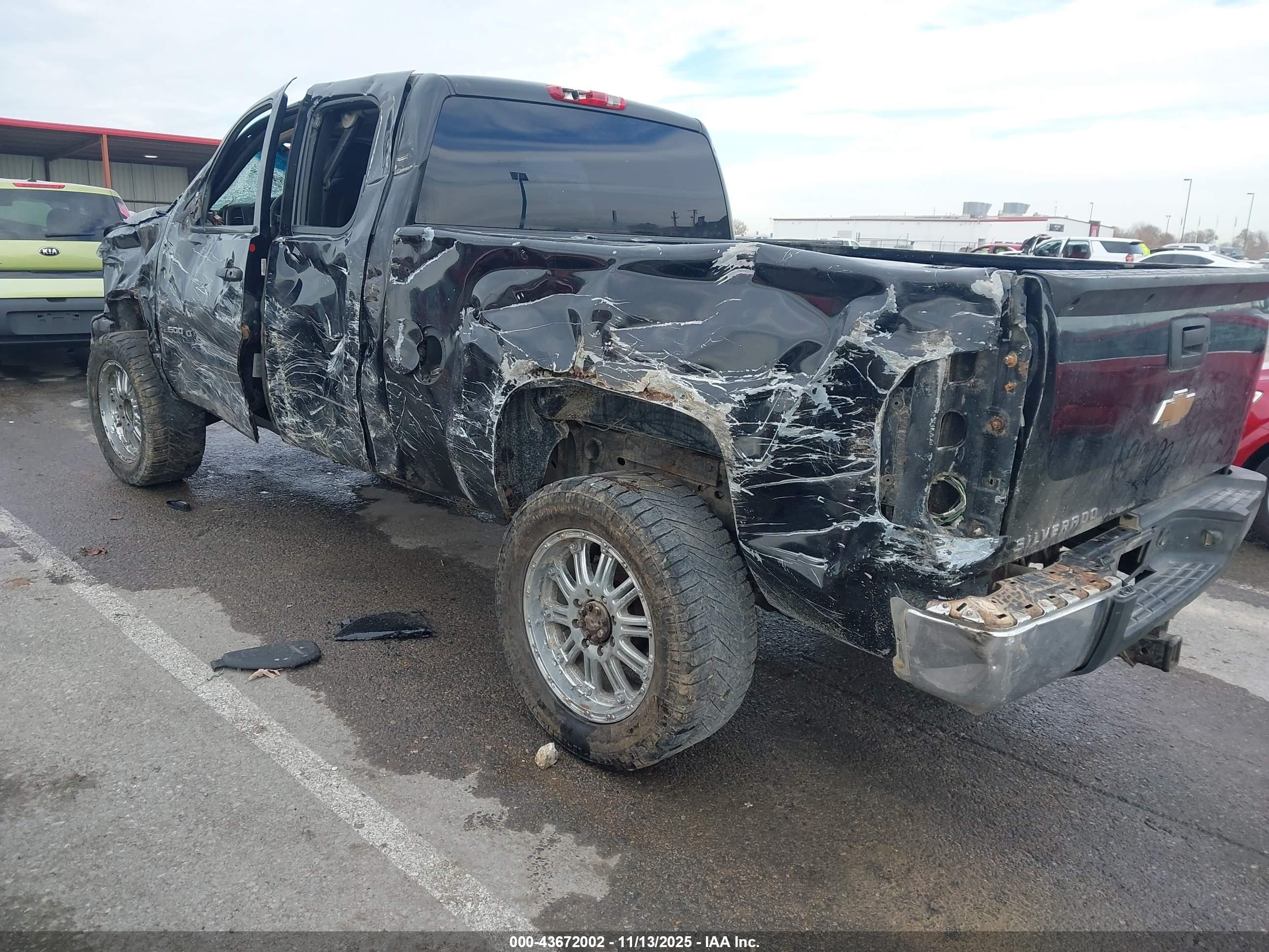 CHEVROLET SILVERADO image 3