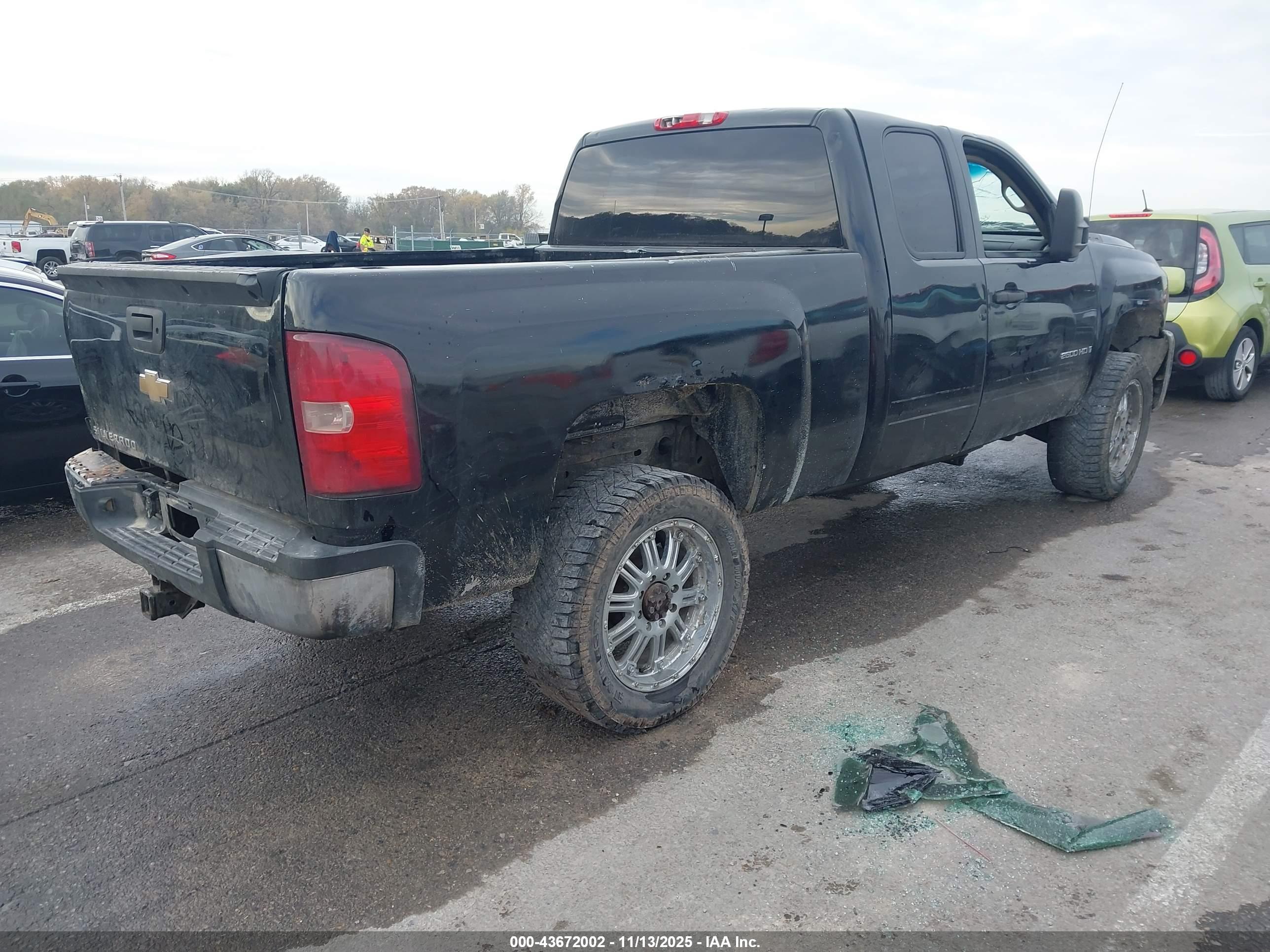 CHEVROLET SILVERADO image 4