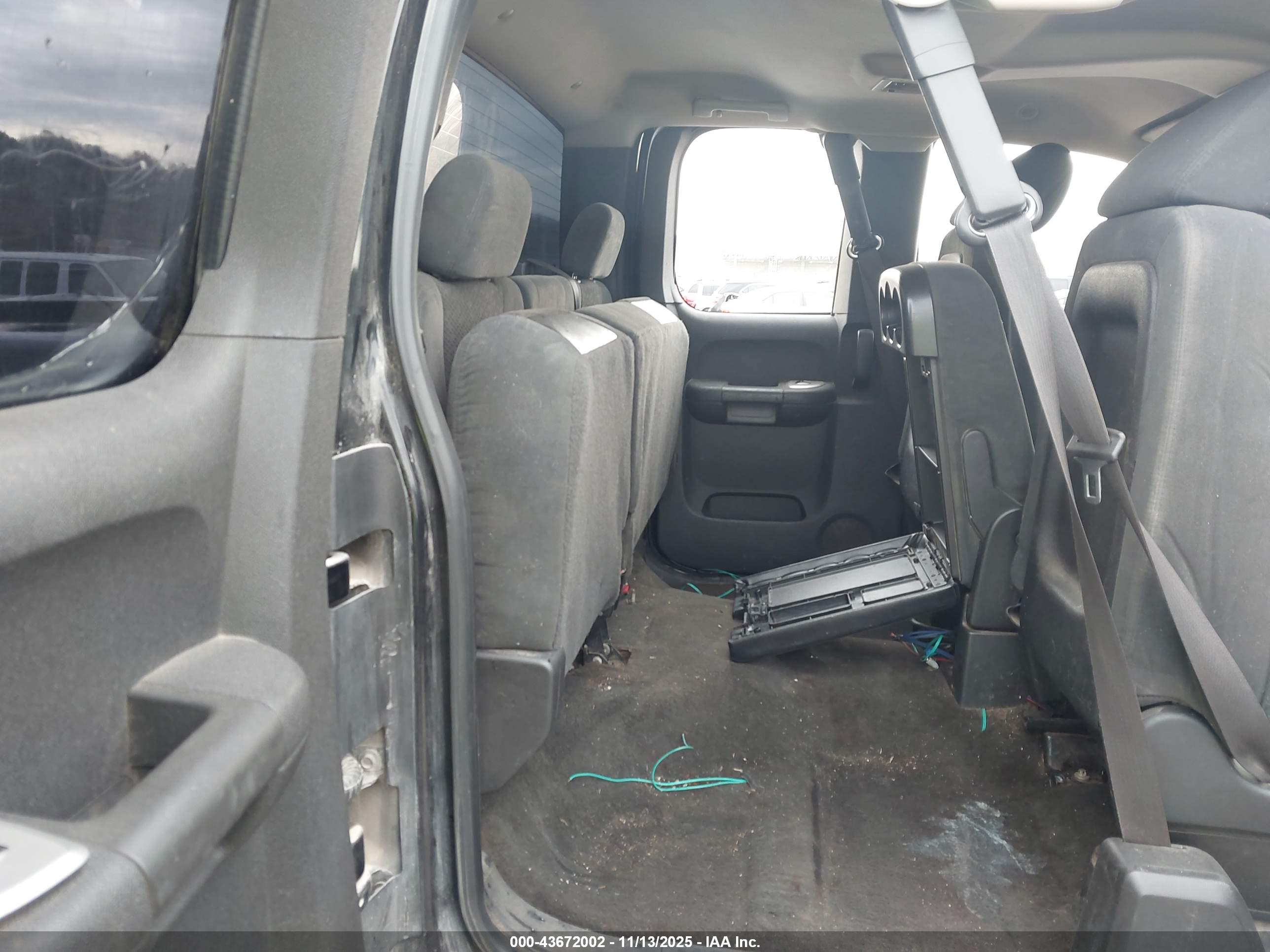 CHEVROLET SILVERADO image 8
