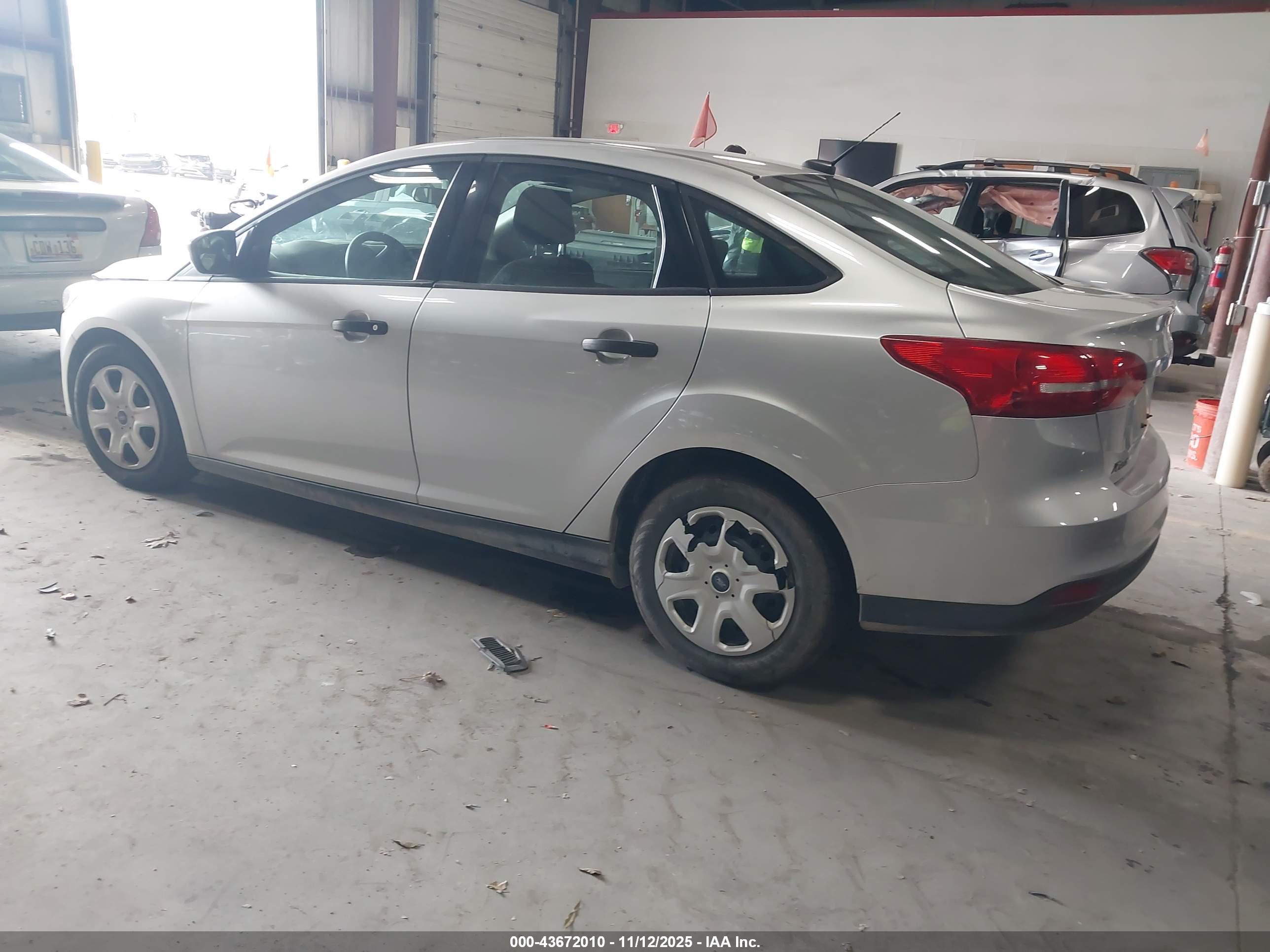 FORD FOCUS image 3