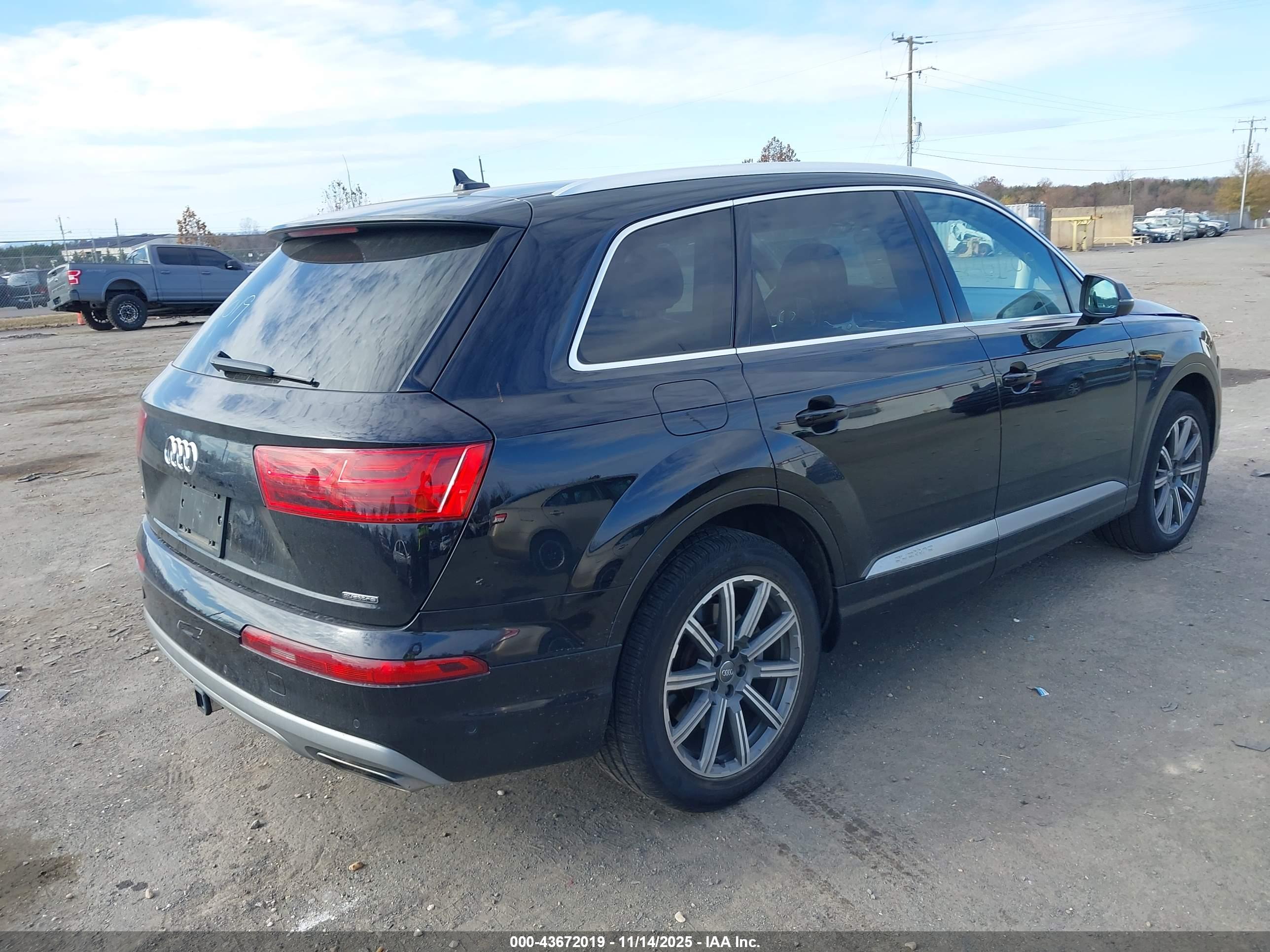 AUDI Q7 image 4