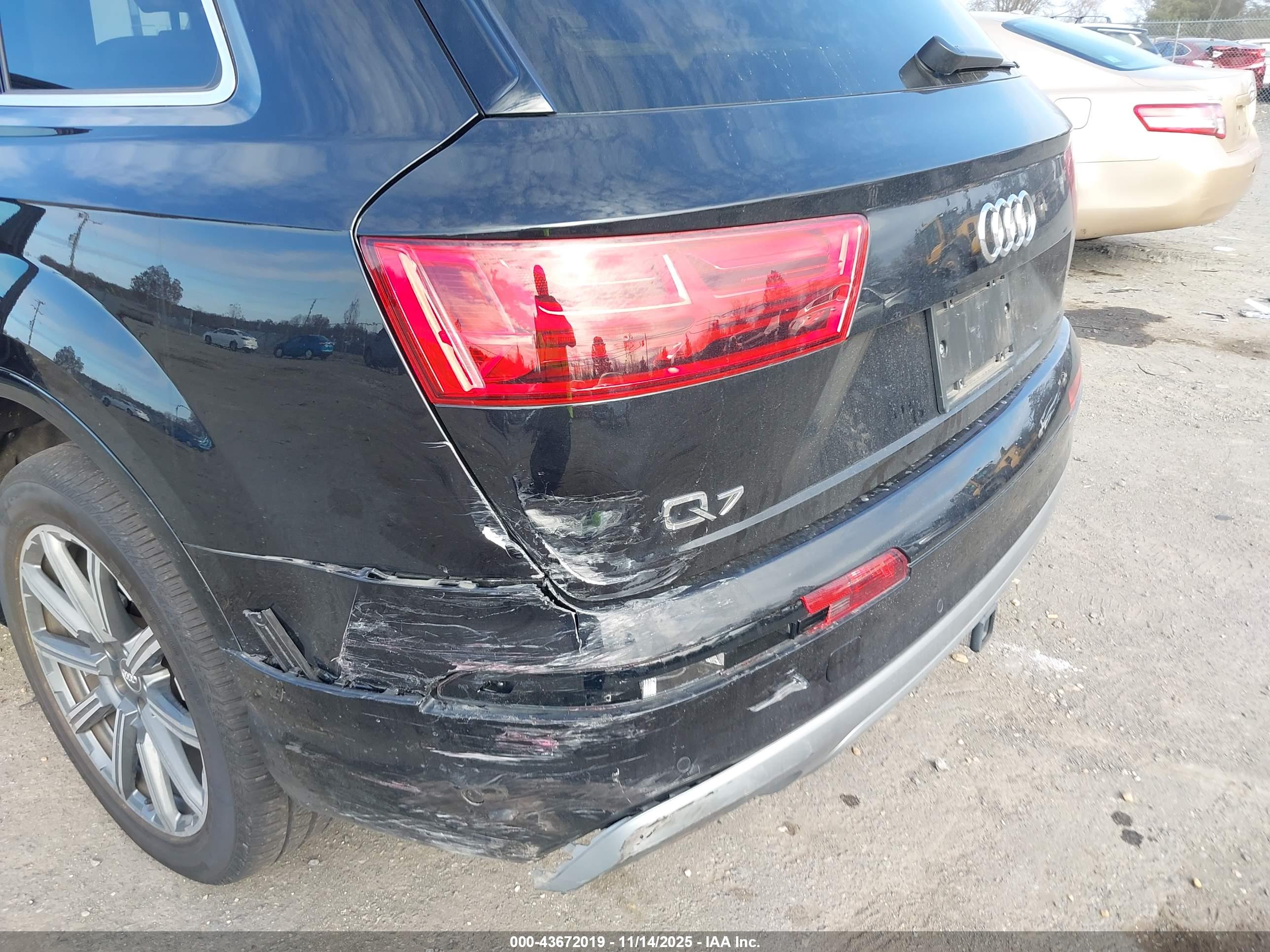 AUDI Q7 image 6