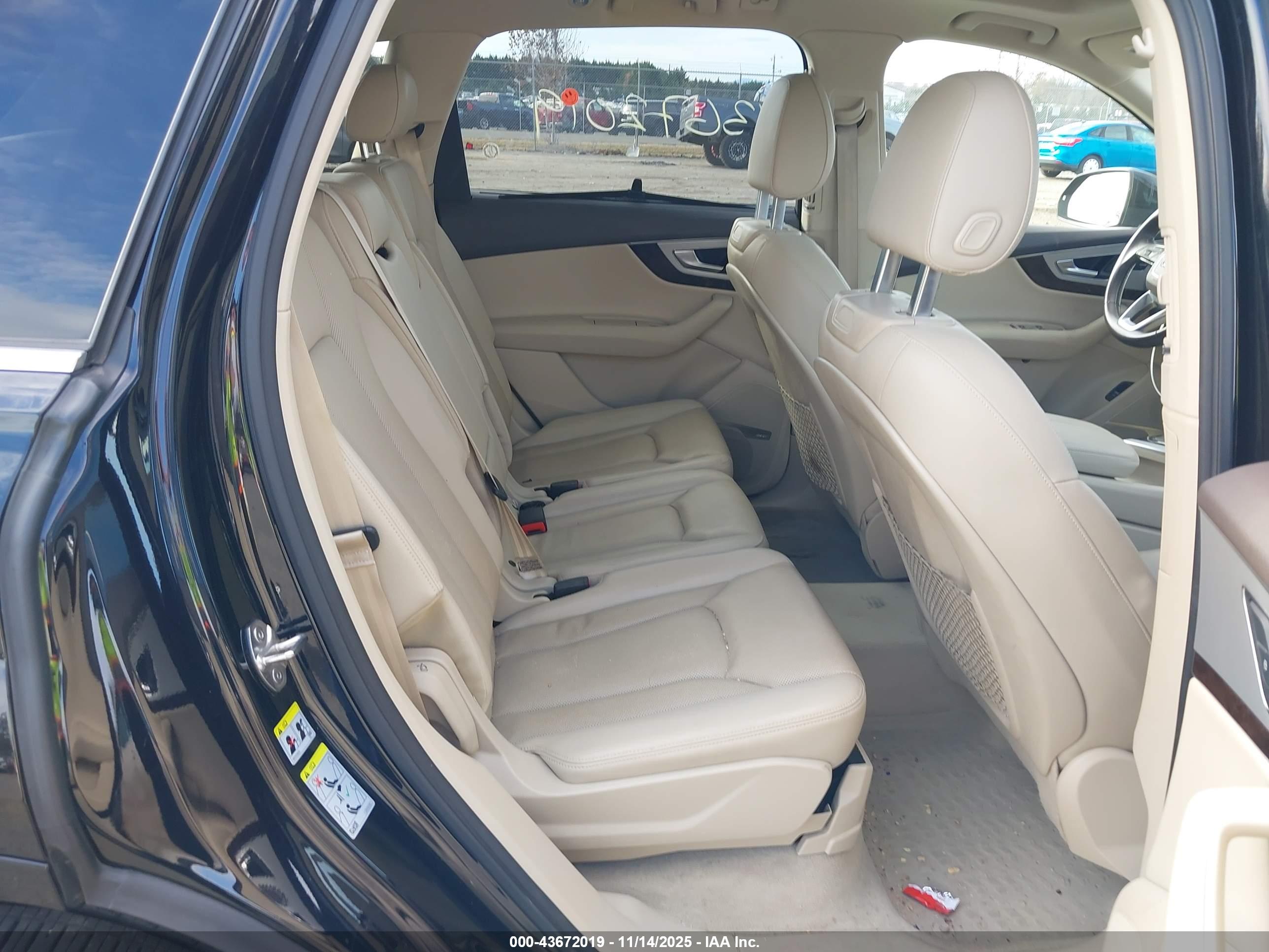 AUDI Q7 image 8