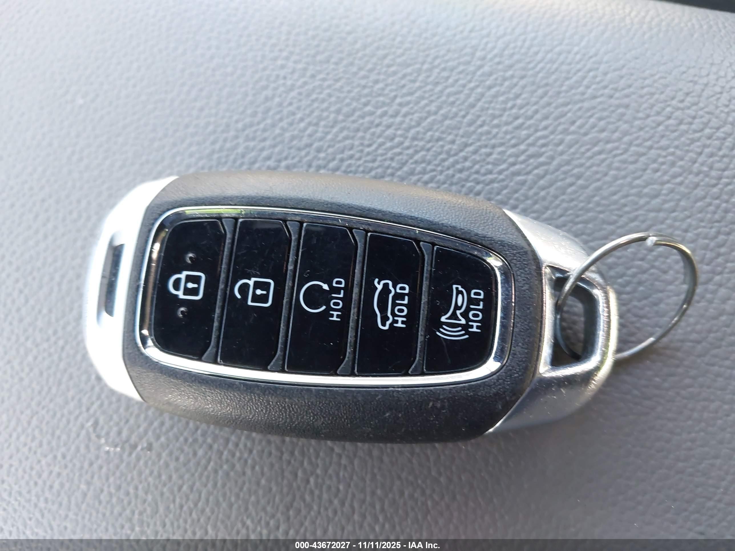 HYUNDAI ELANTRA image 11