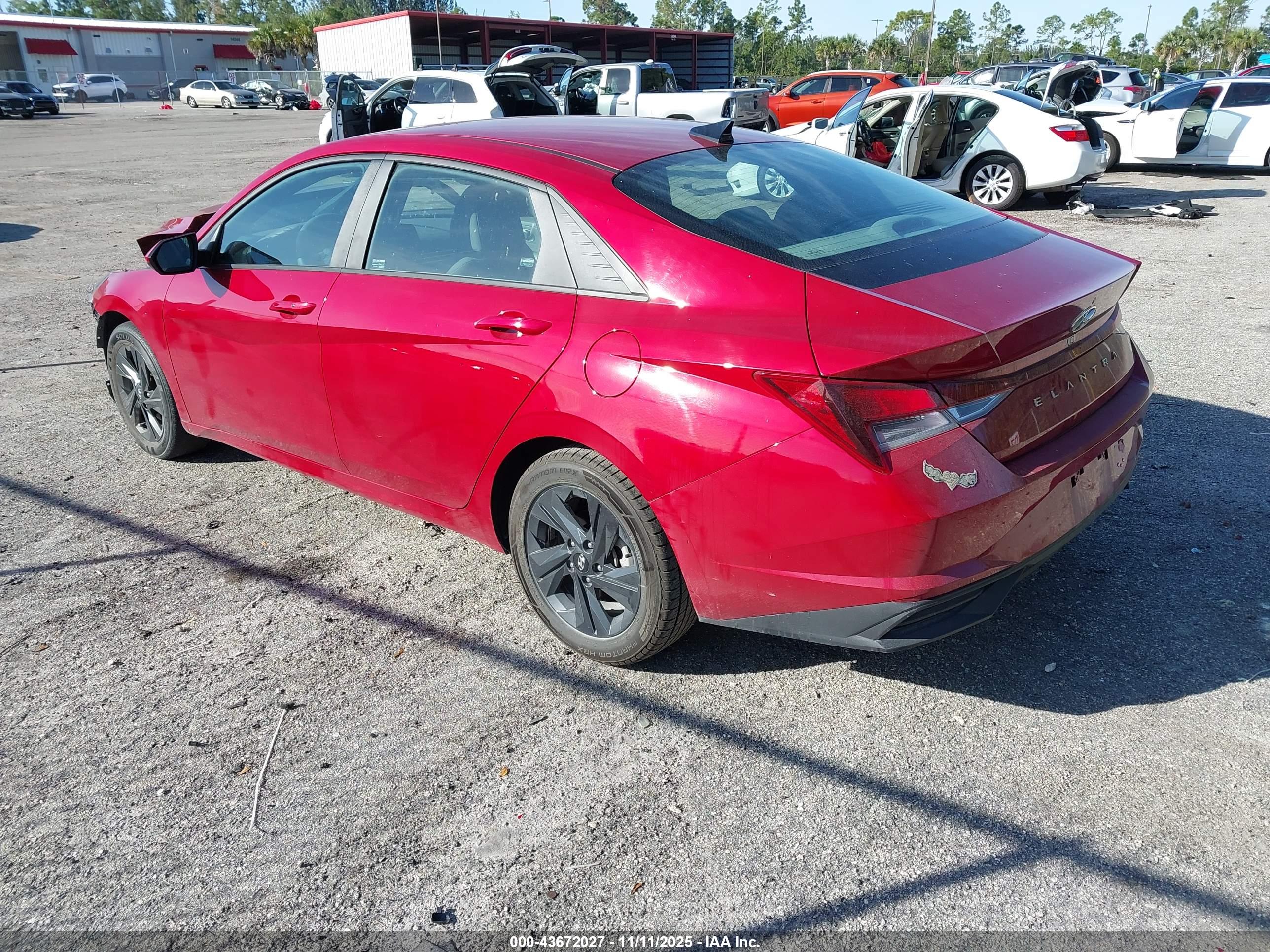 HYUNDAI ELANTRA image 3