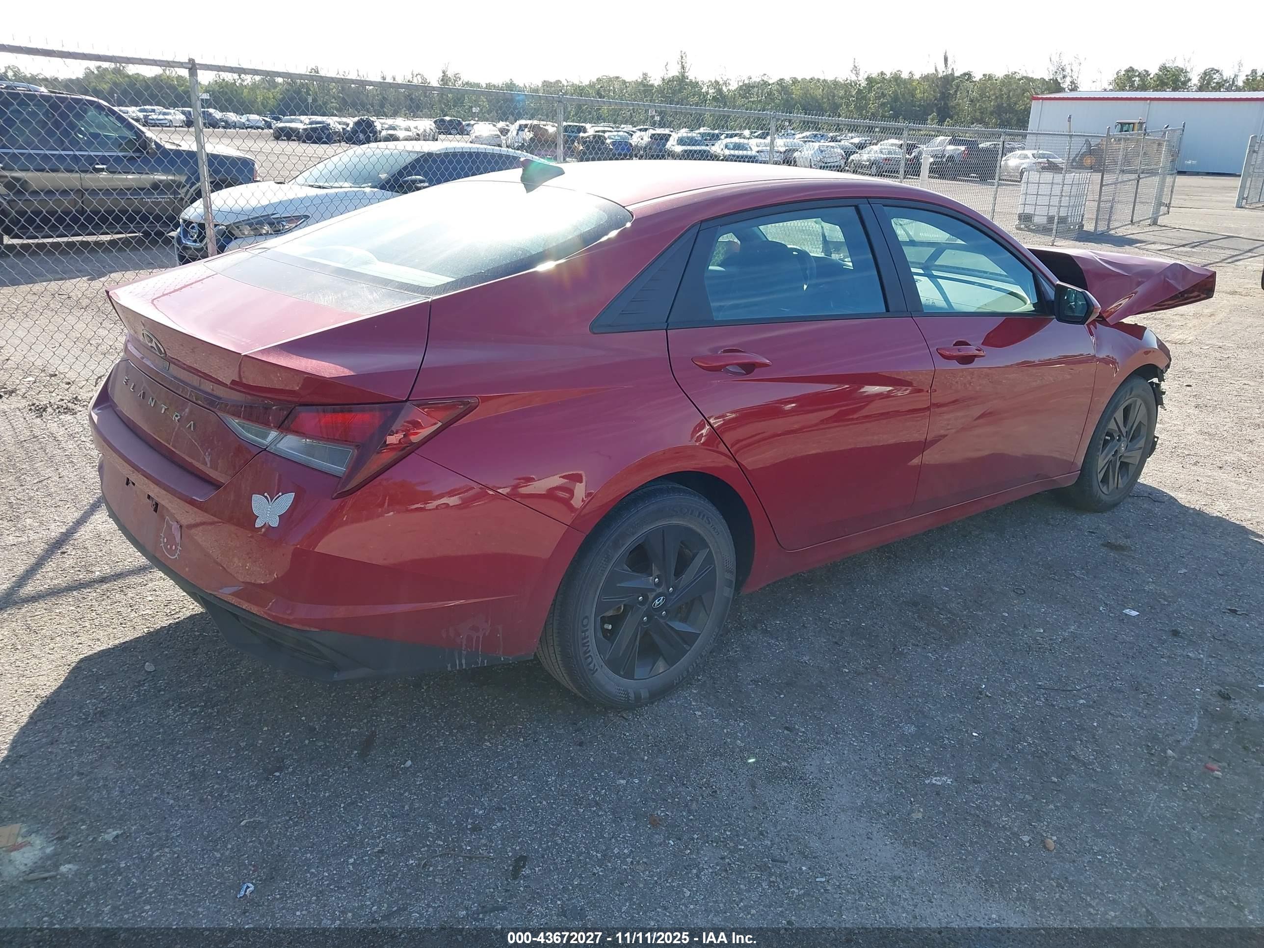 HYUNDAI ELANTRA image 4