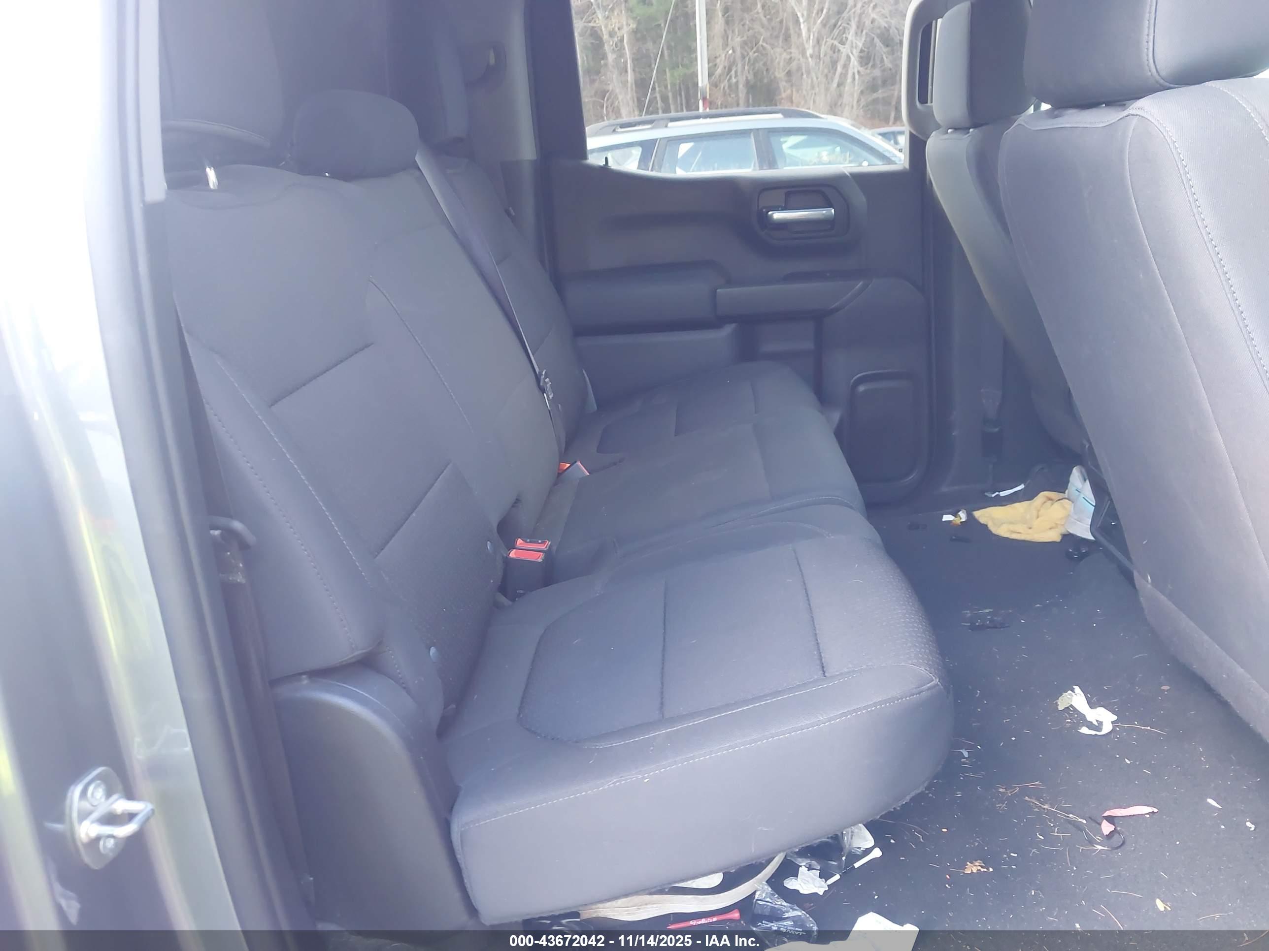 CHEVROLET SILVERADO image 8