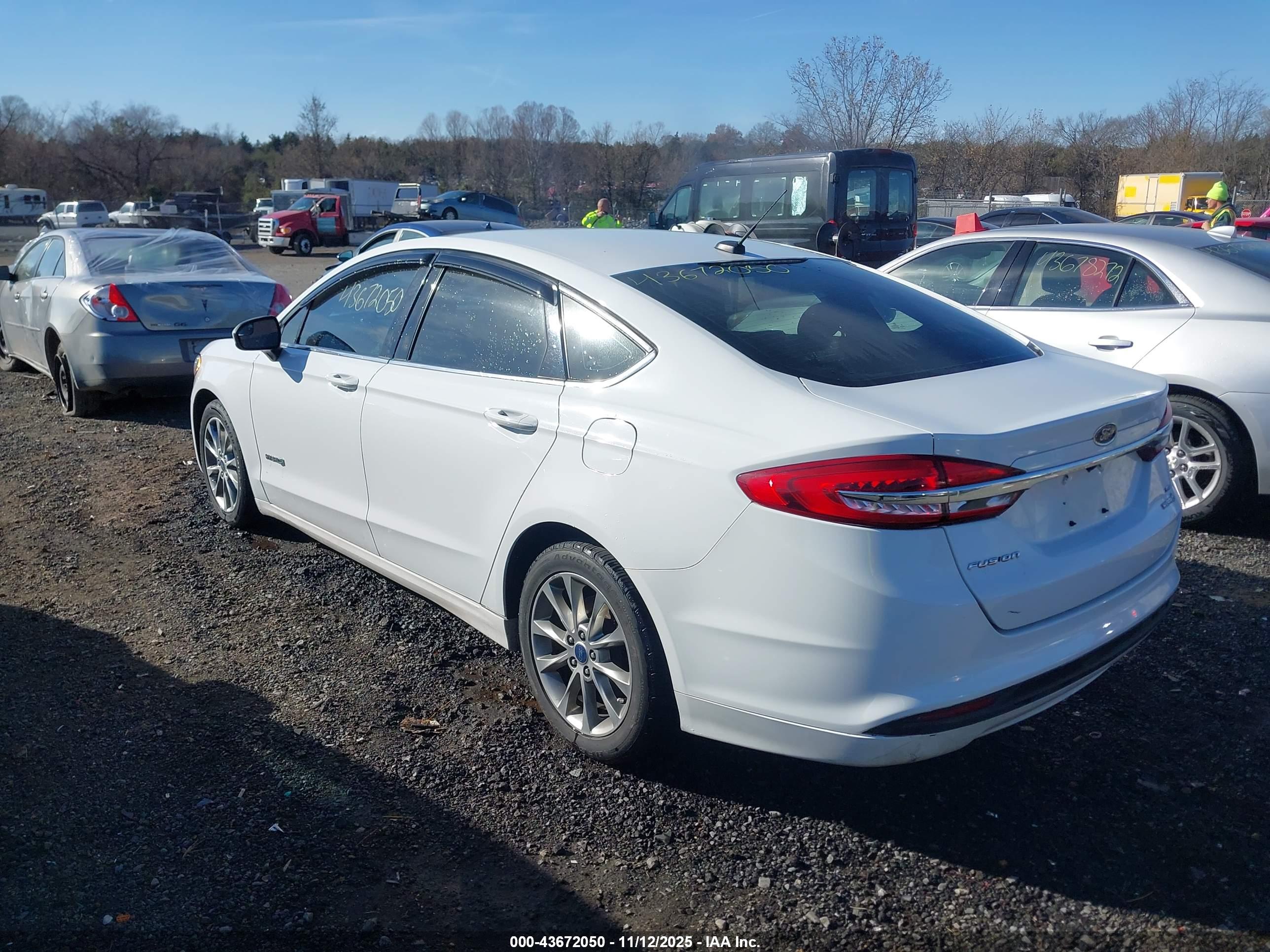 FORD FUSION image 3