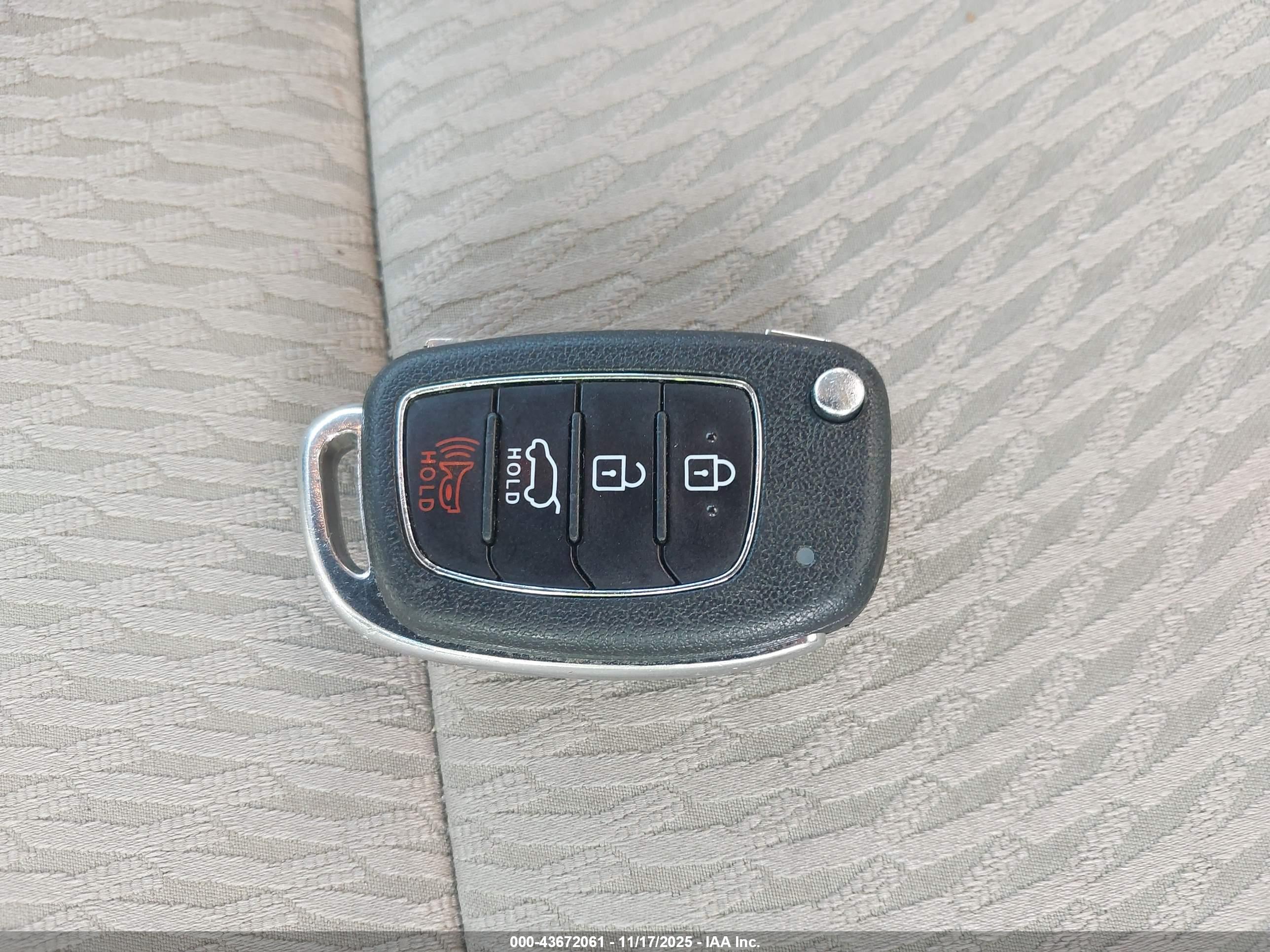HYUNDAI SANTA image 11