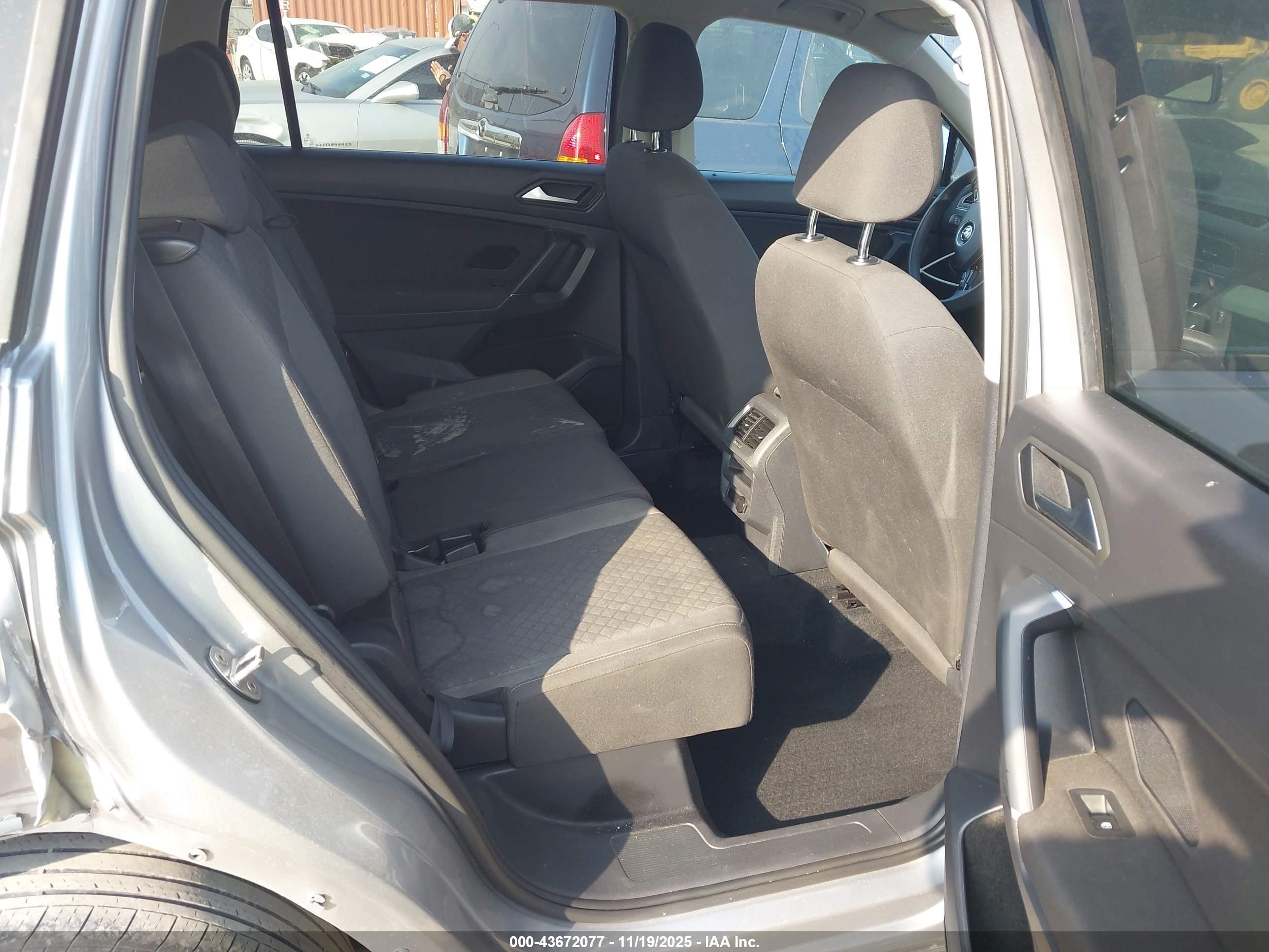 VOLKSWAGEN TIGUAN image 8