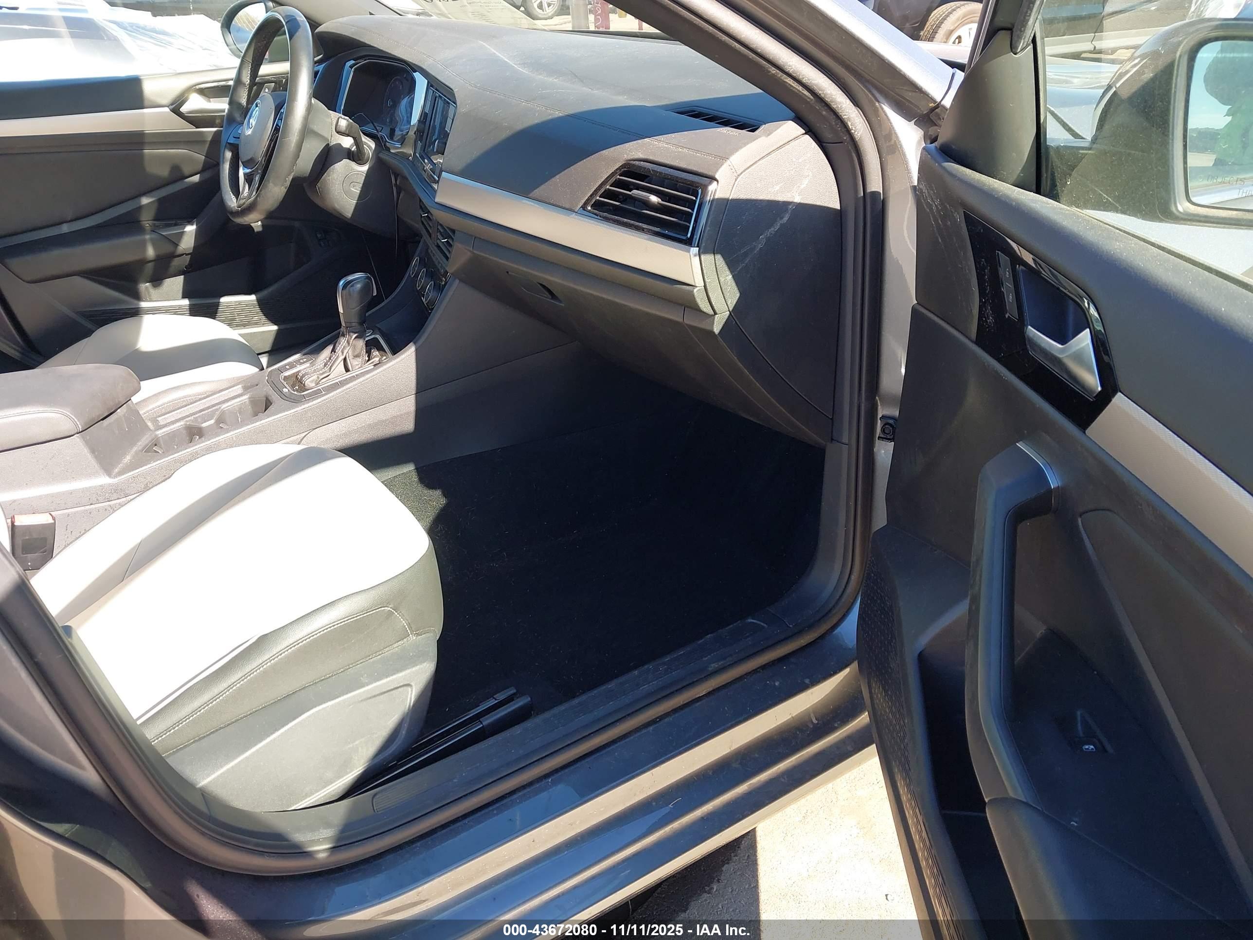 VOLKSWAGEN JETTA image 5