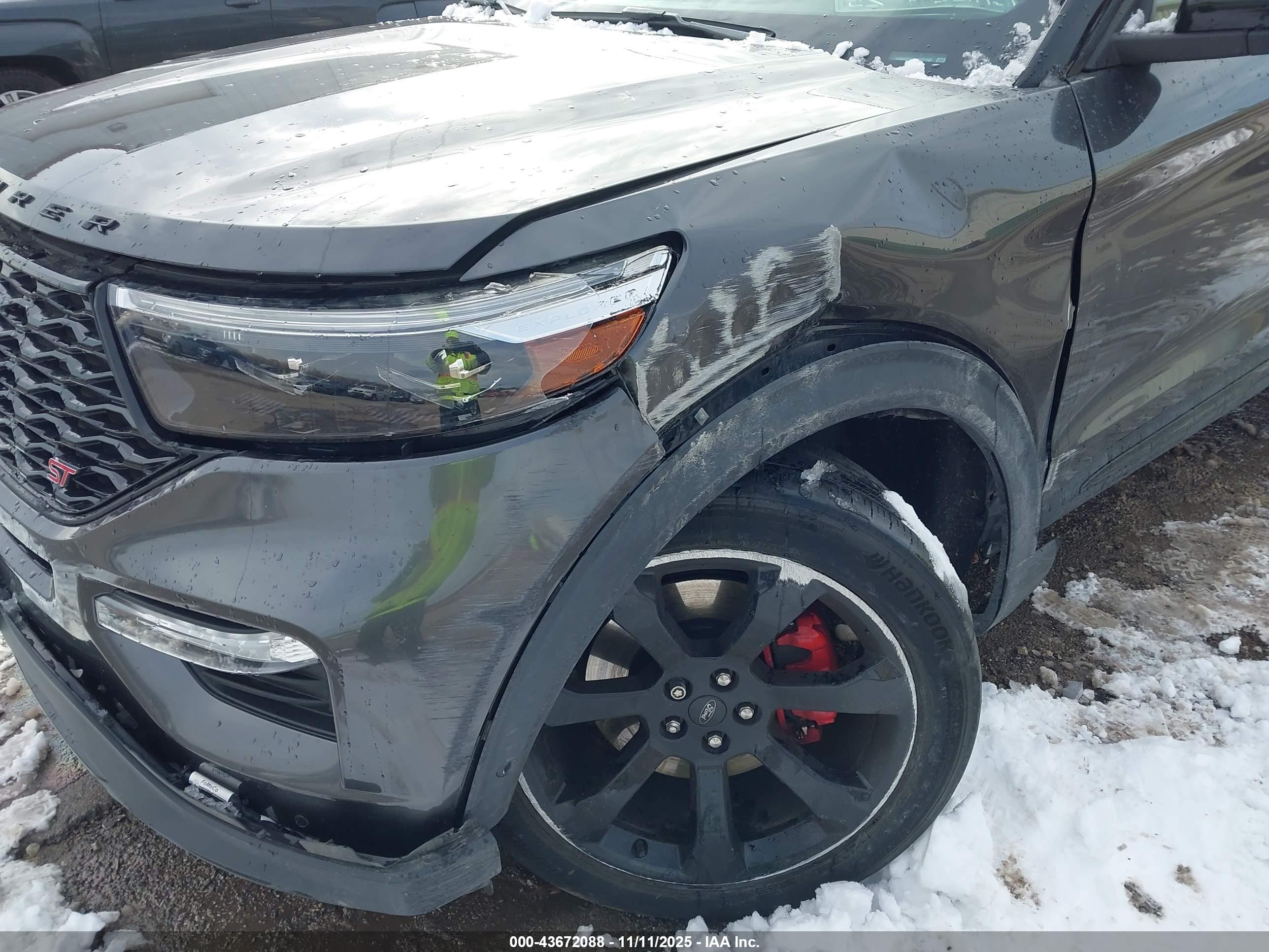 FORD EXPLORER image 6