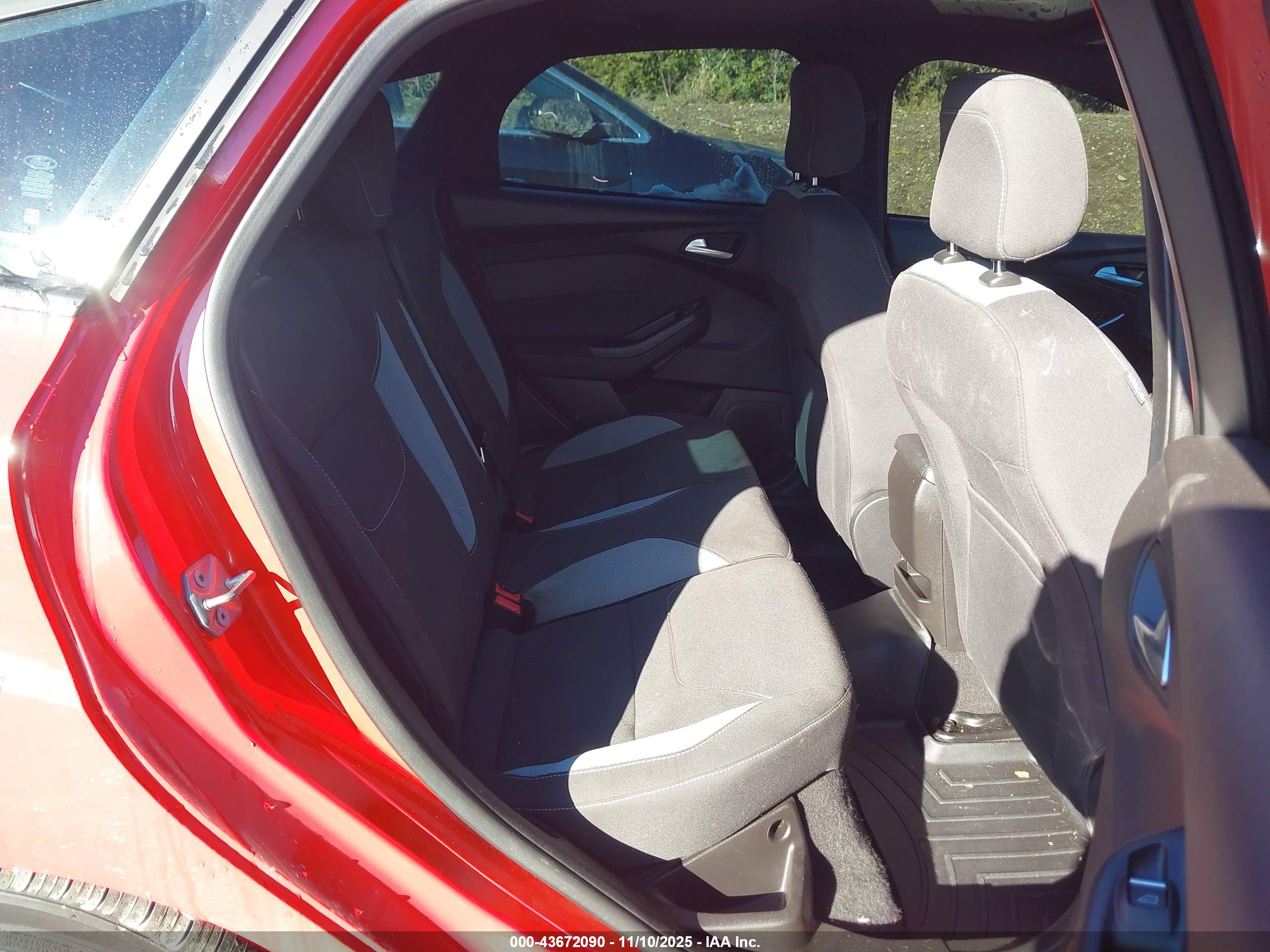 FORD FOCUS image 8