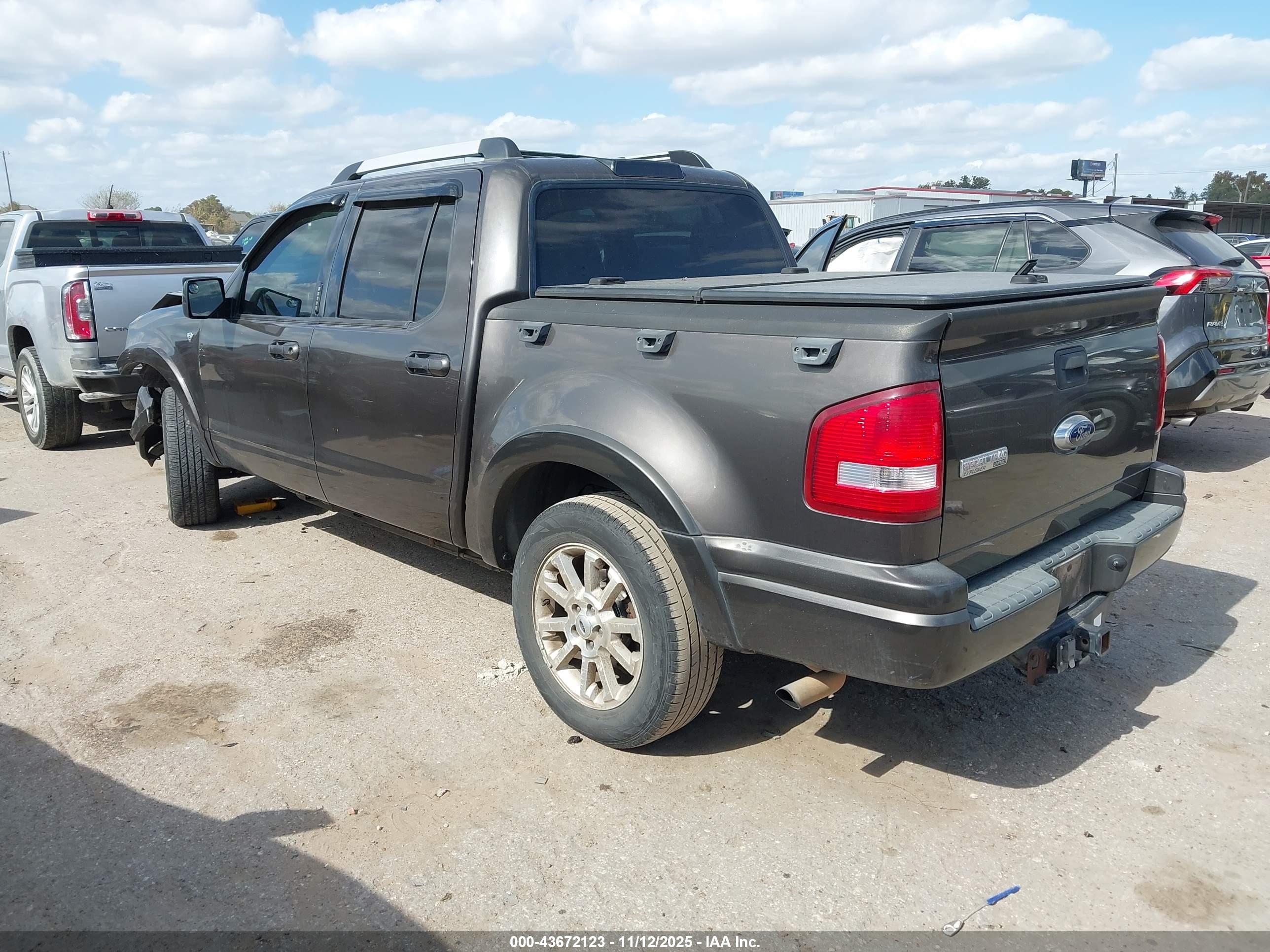 FORD EXPLORER image 3