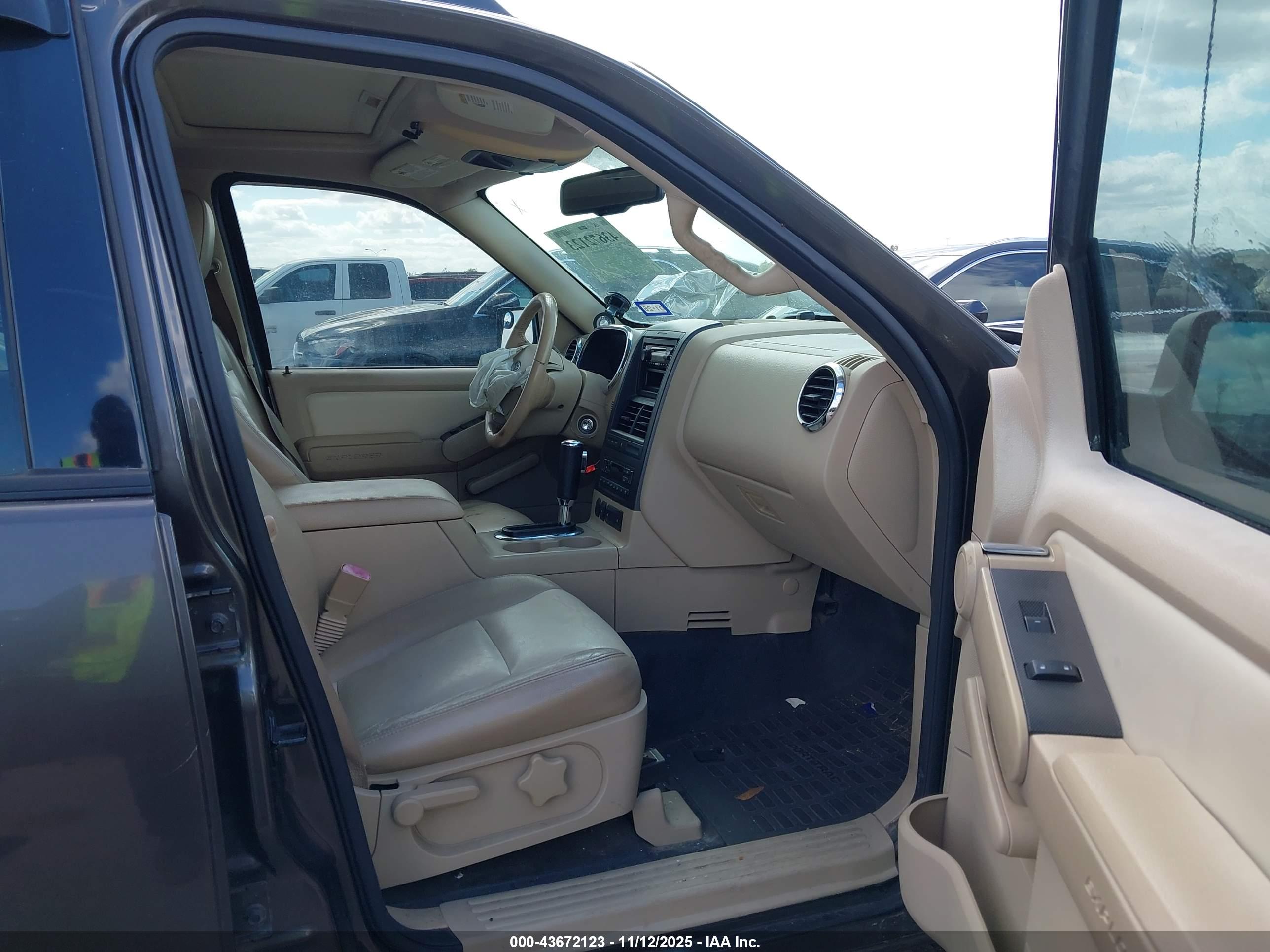 FORD EXPLORER image 5