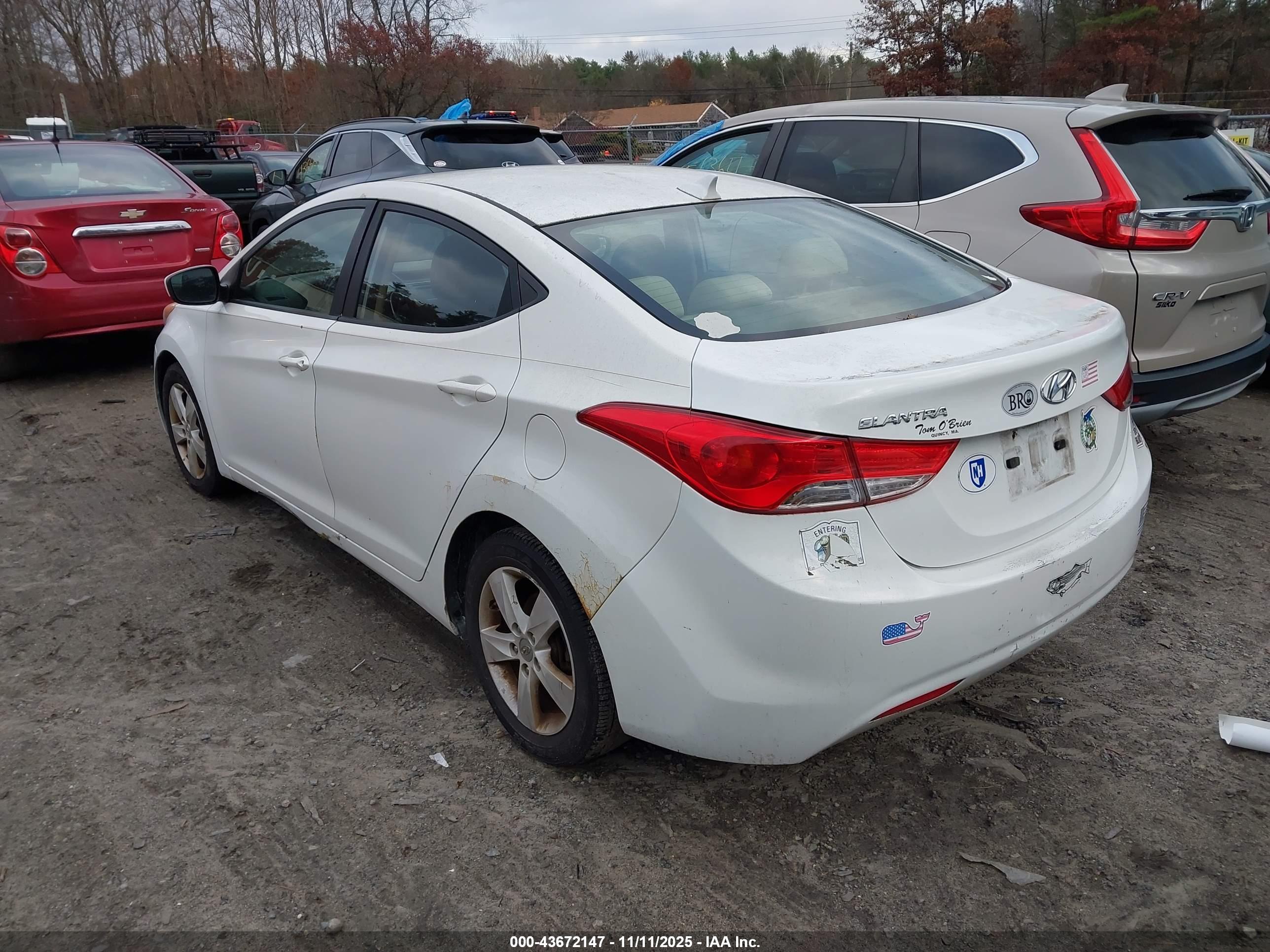 HYUNDAI ELANTRA image 3