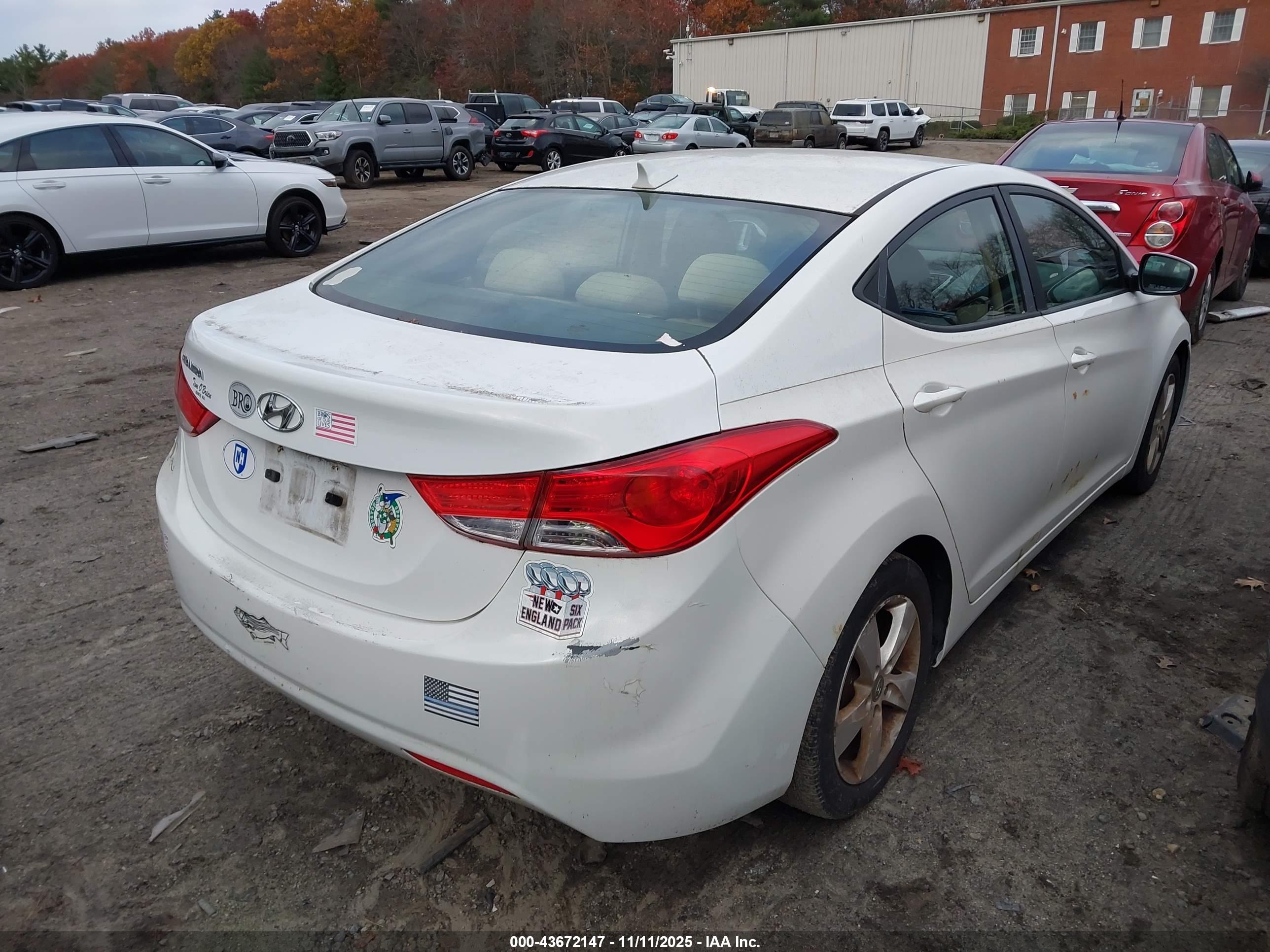 HYUNDAI ELANTRA image 4