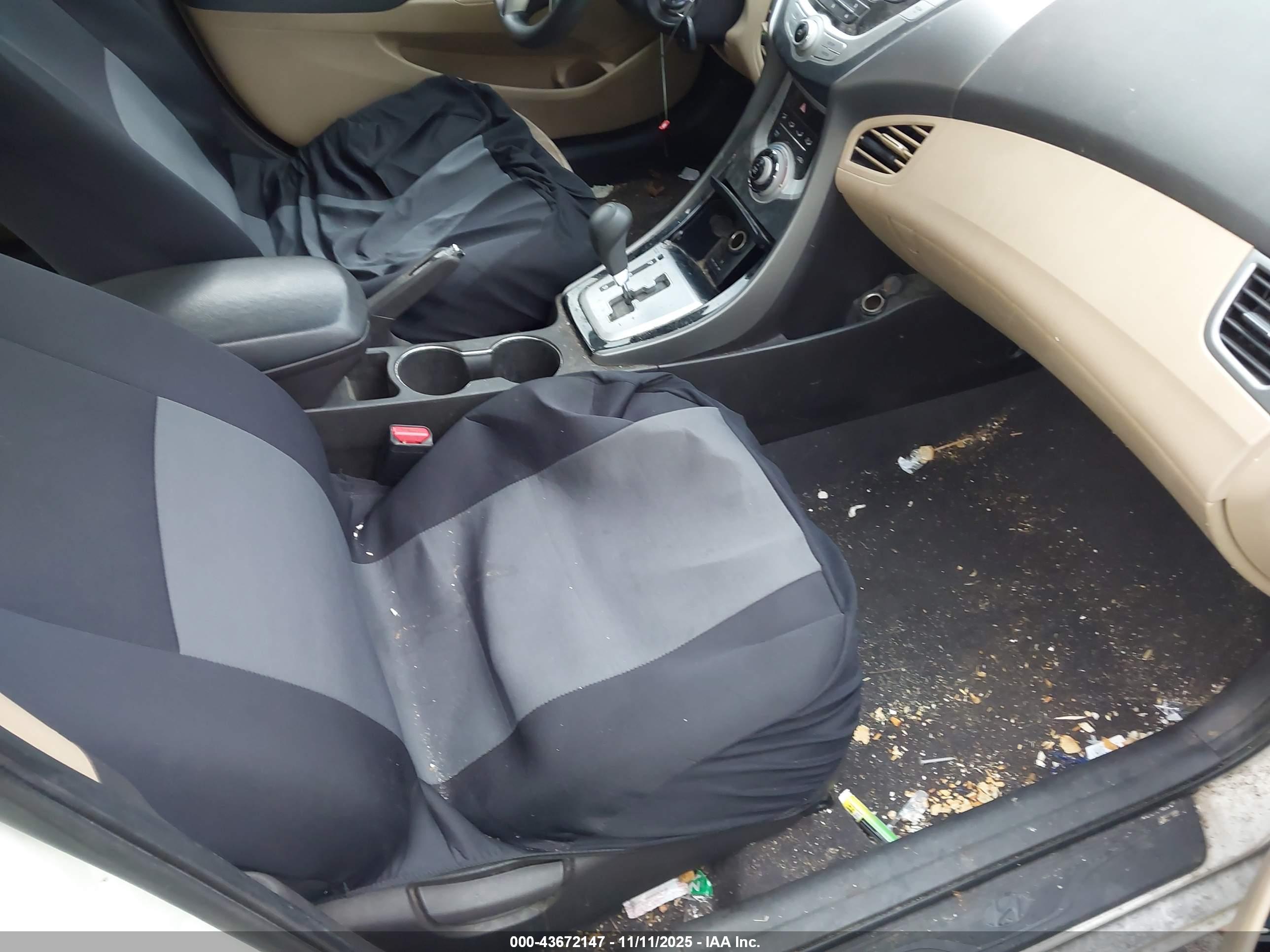 HYUNDAI ELANTRA image 5