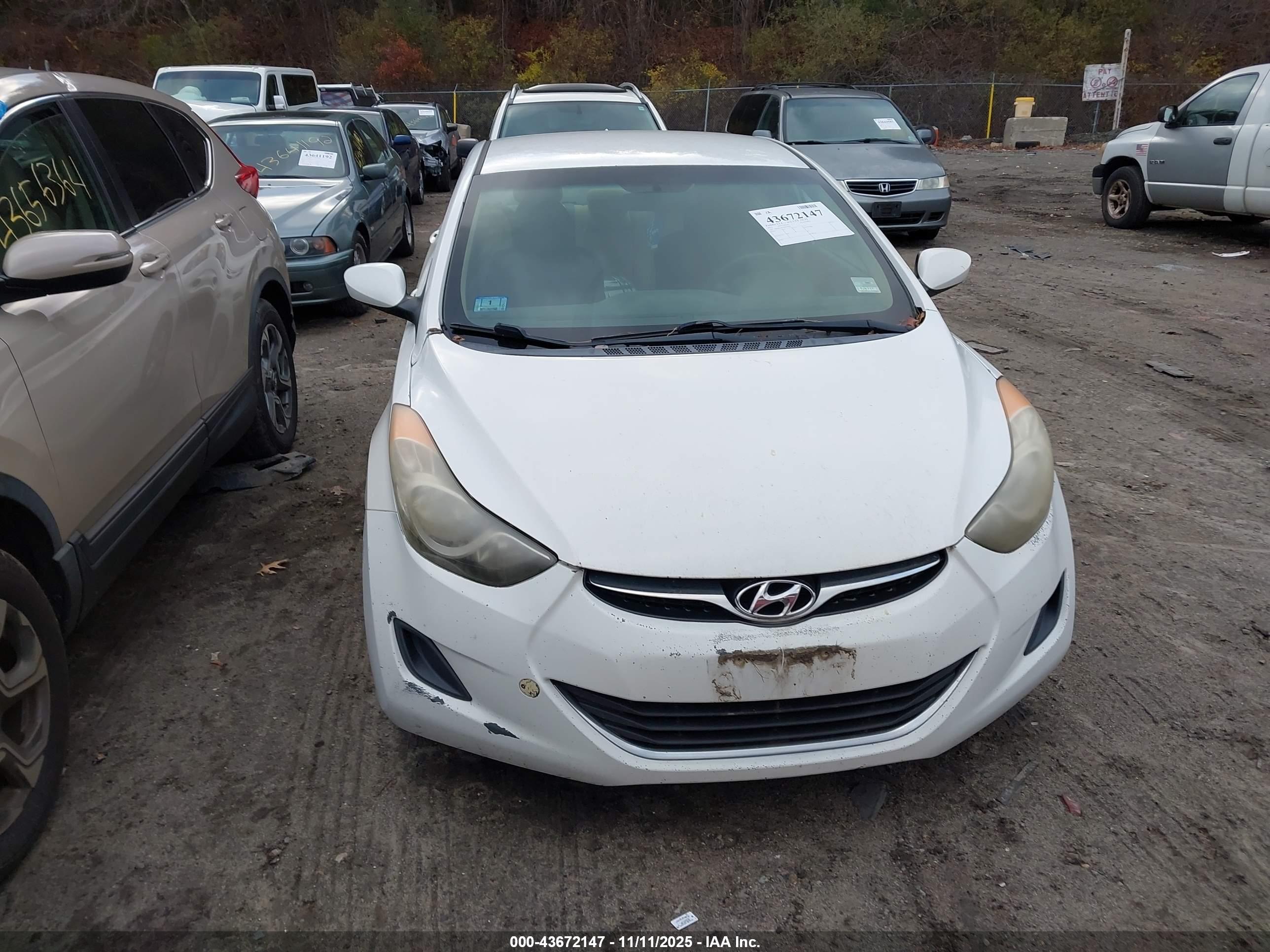 HYUNDAI ELANTRA image 6