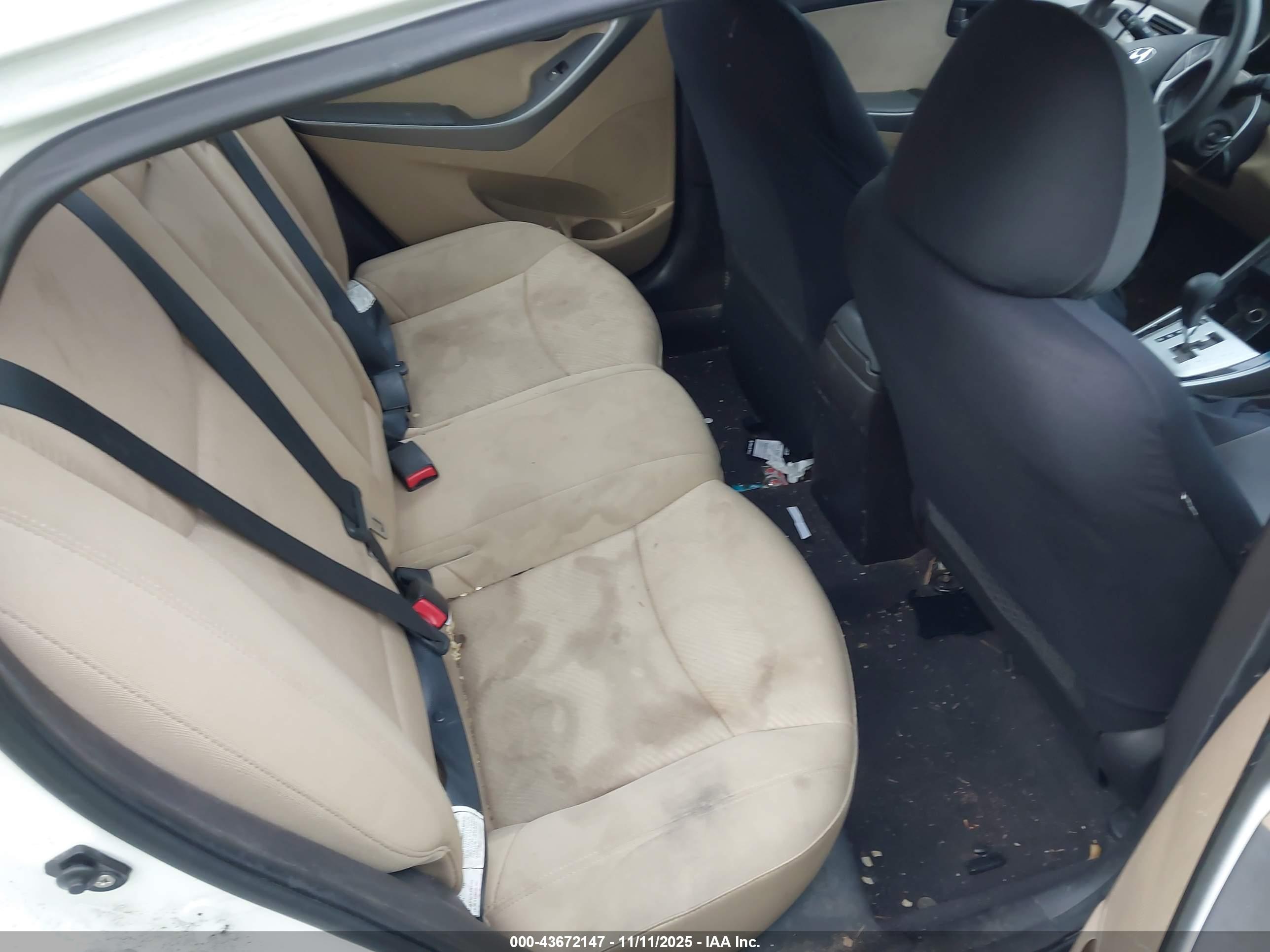 HYUNDAI ELANTRA image 8