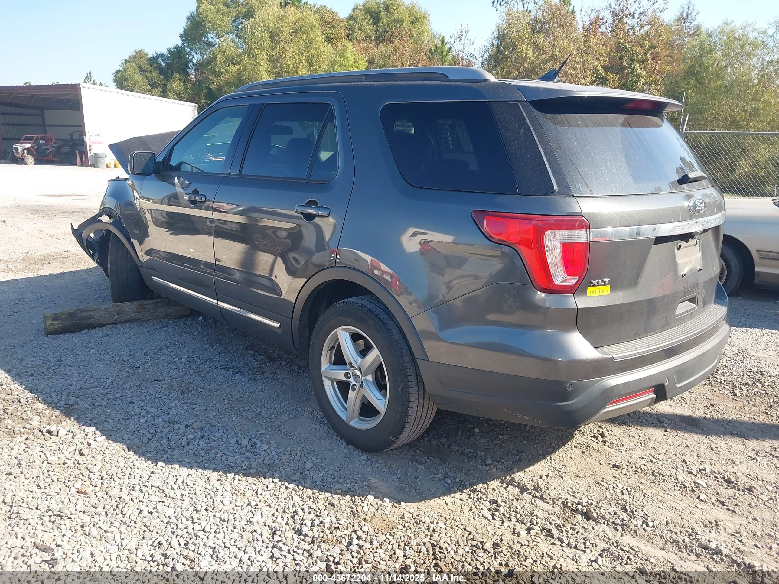 FORD EXPLORER image 3