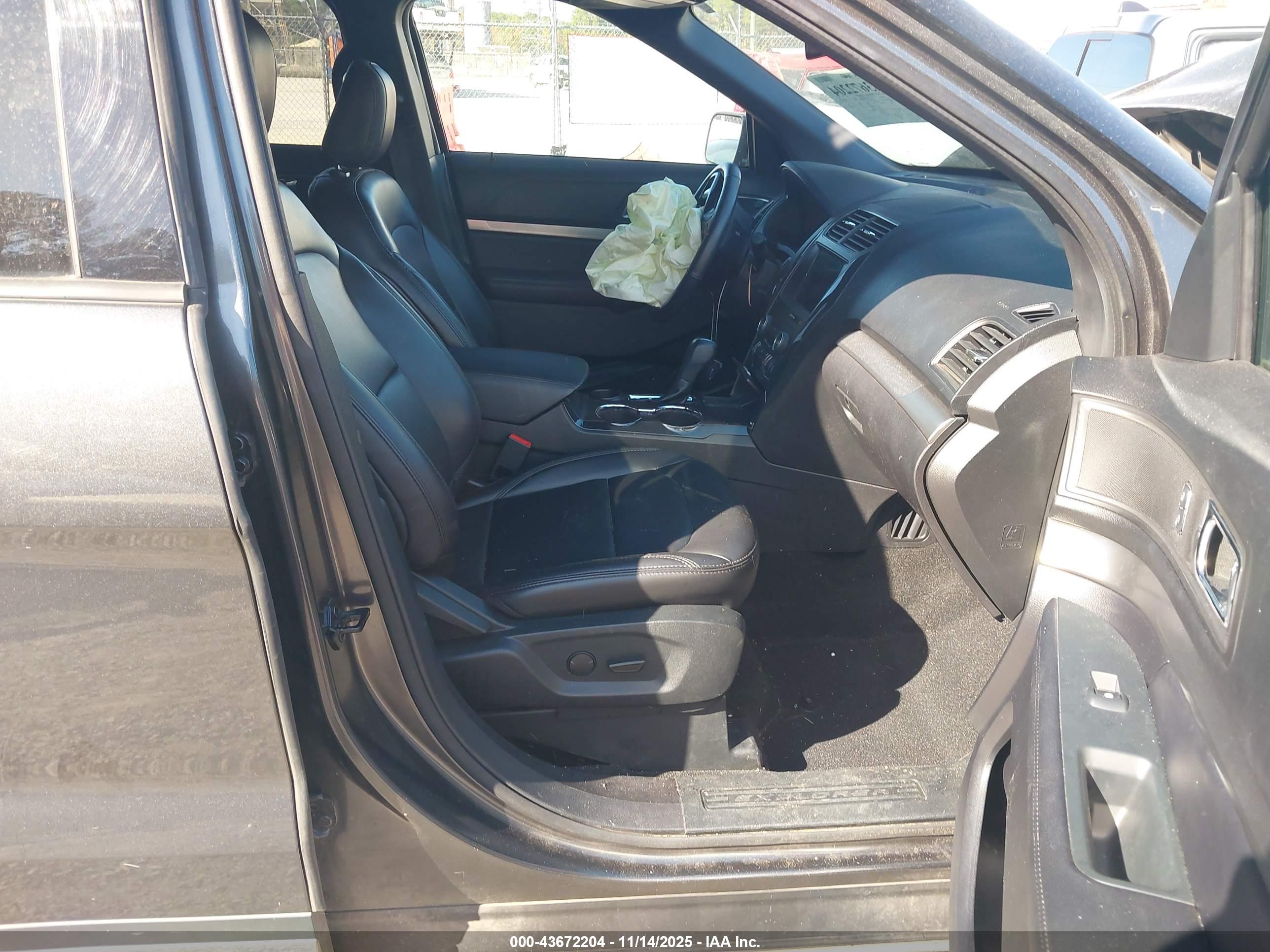 FORD EXPLORER image 5