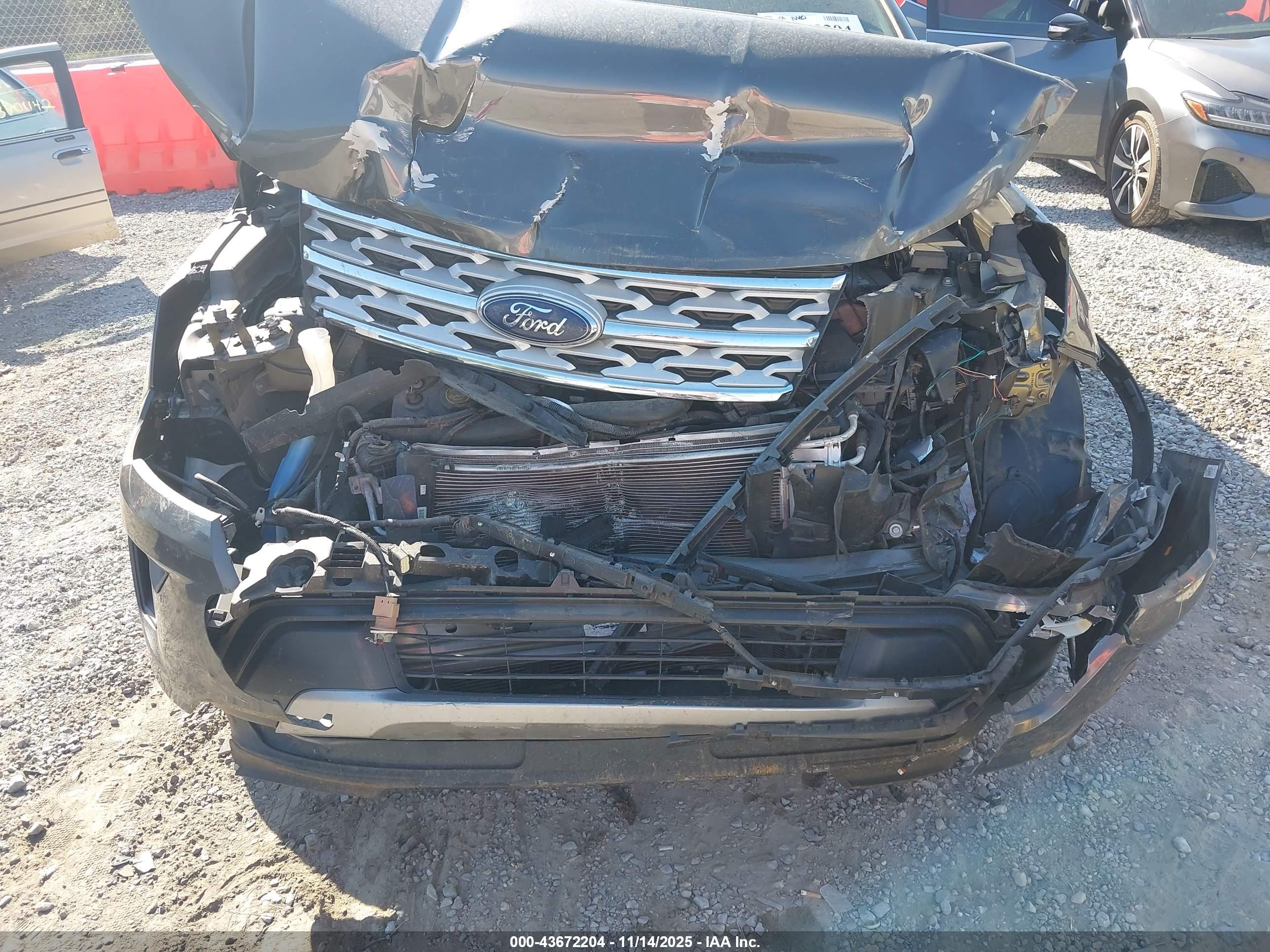 FORD EXPLORER image 6