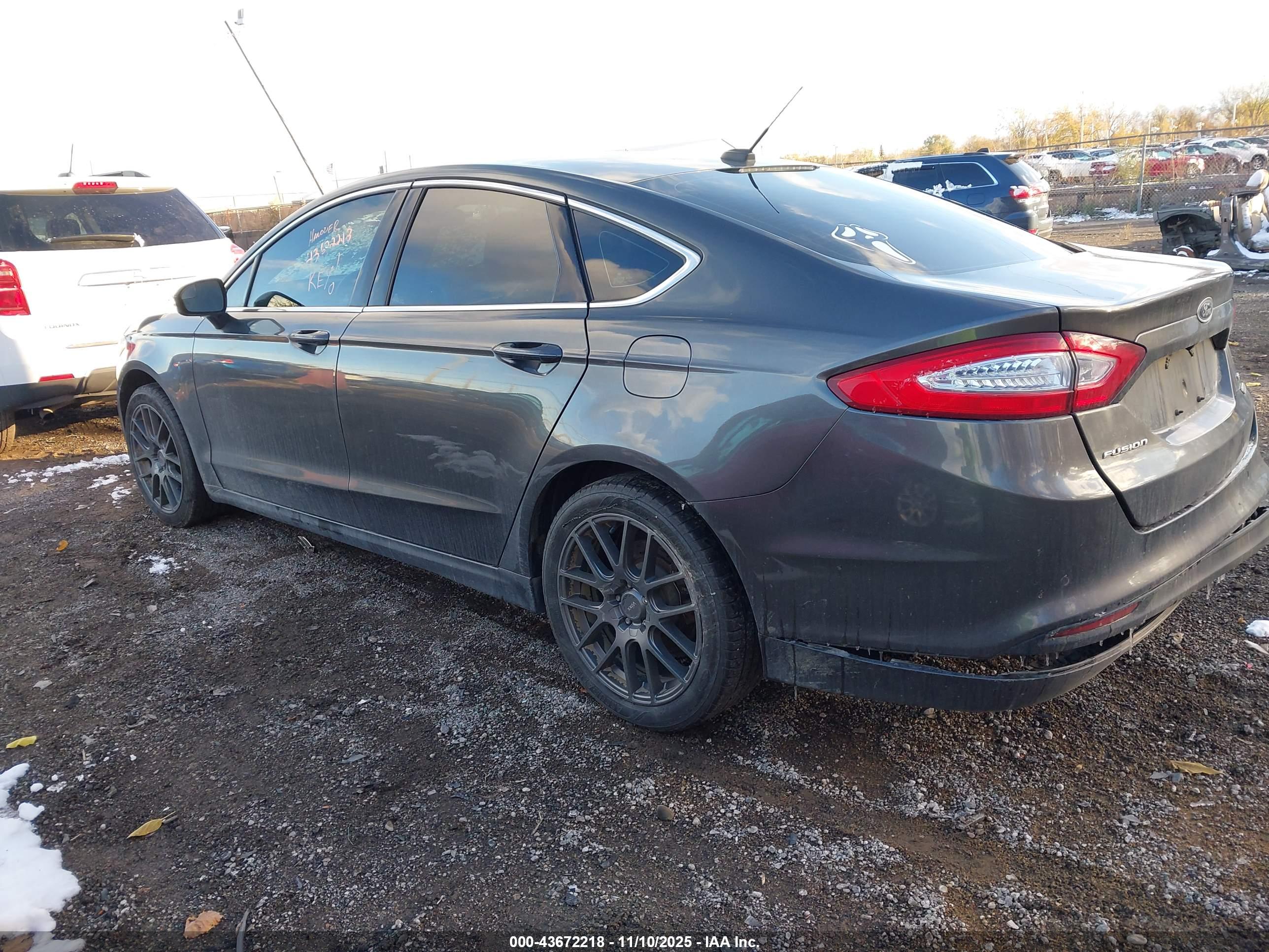 FORD FUSION image 3