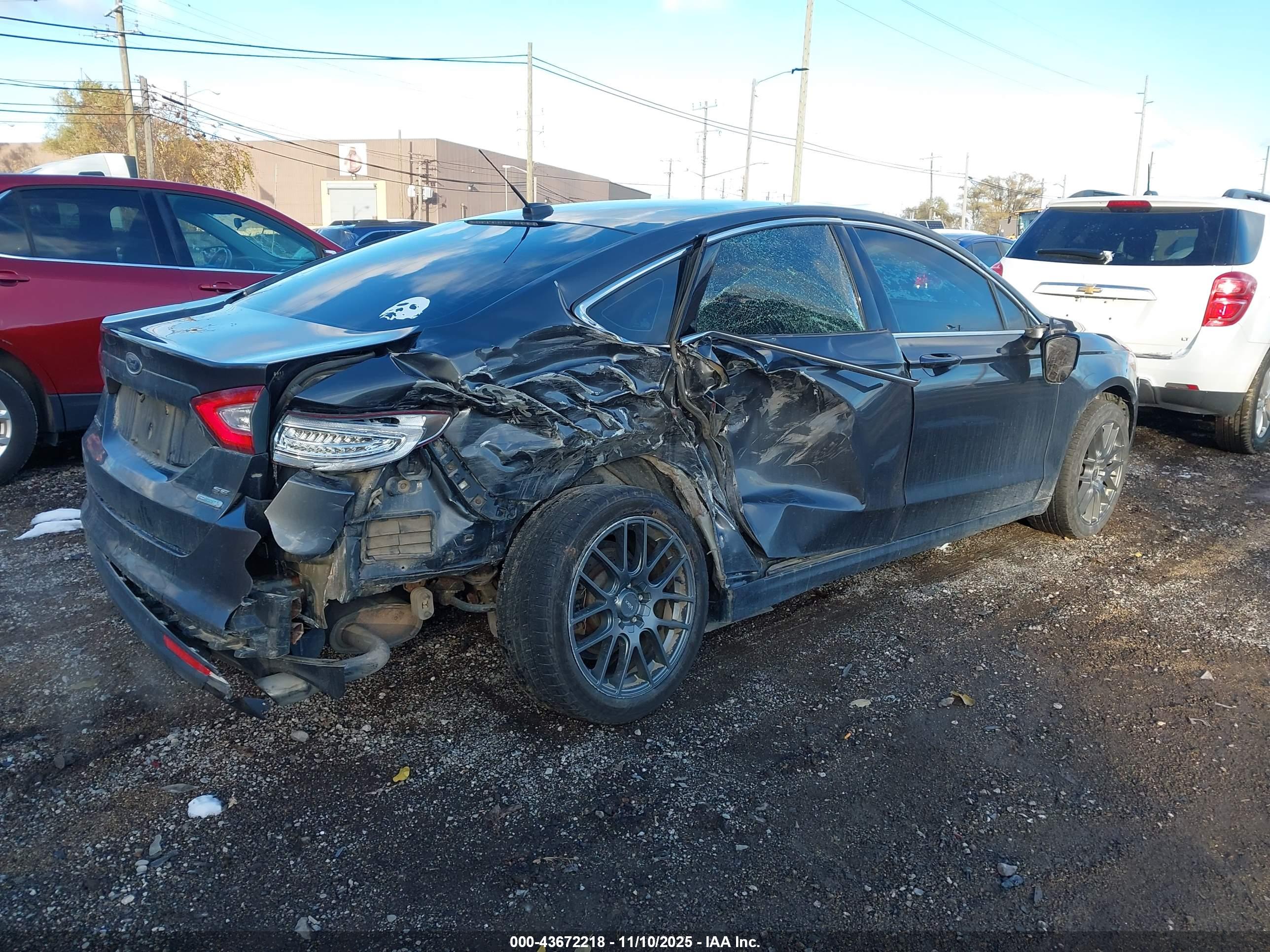 FORD FUSION image 4