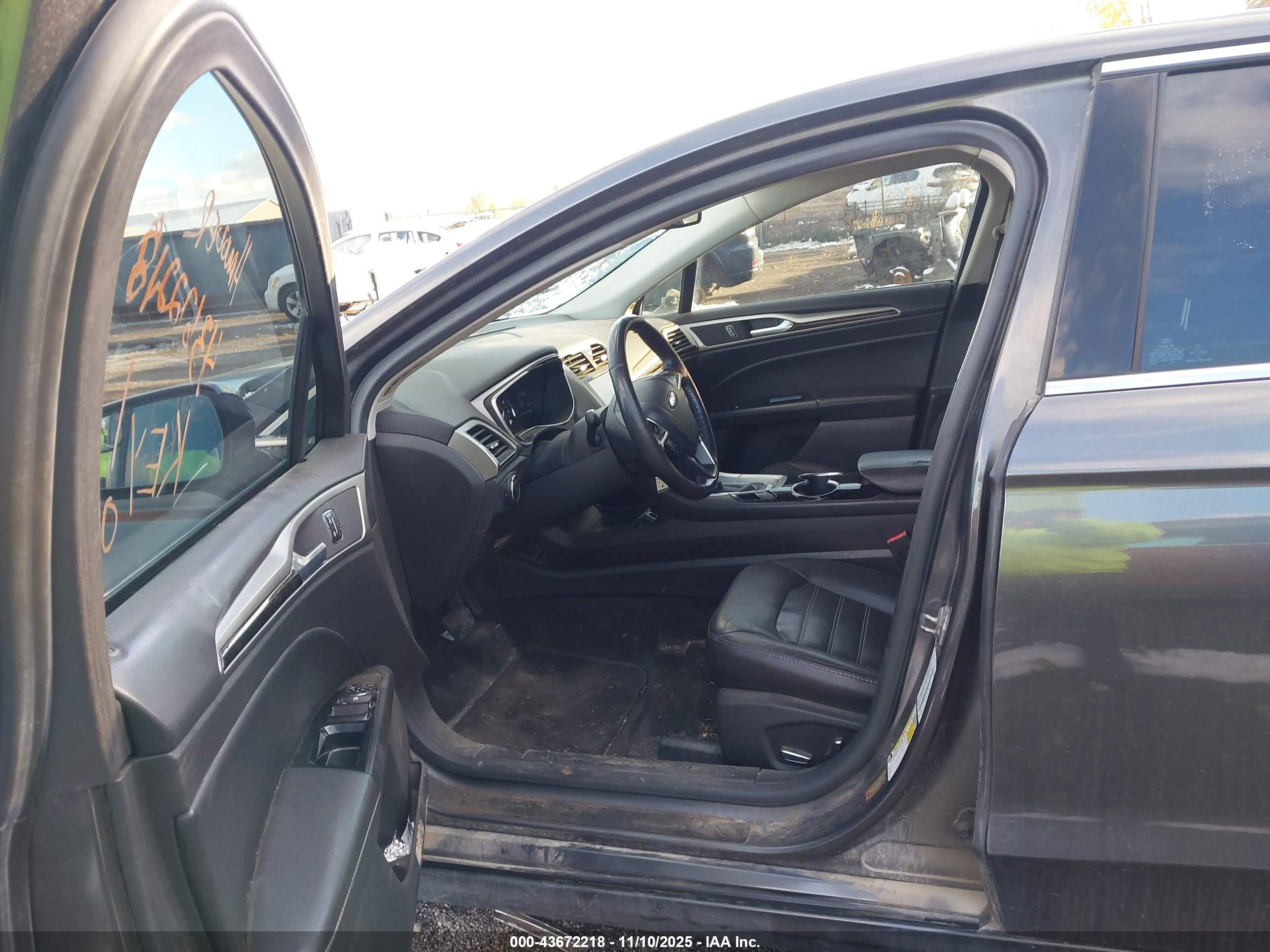 FORD FUSION image 5