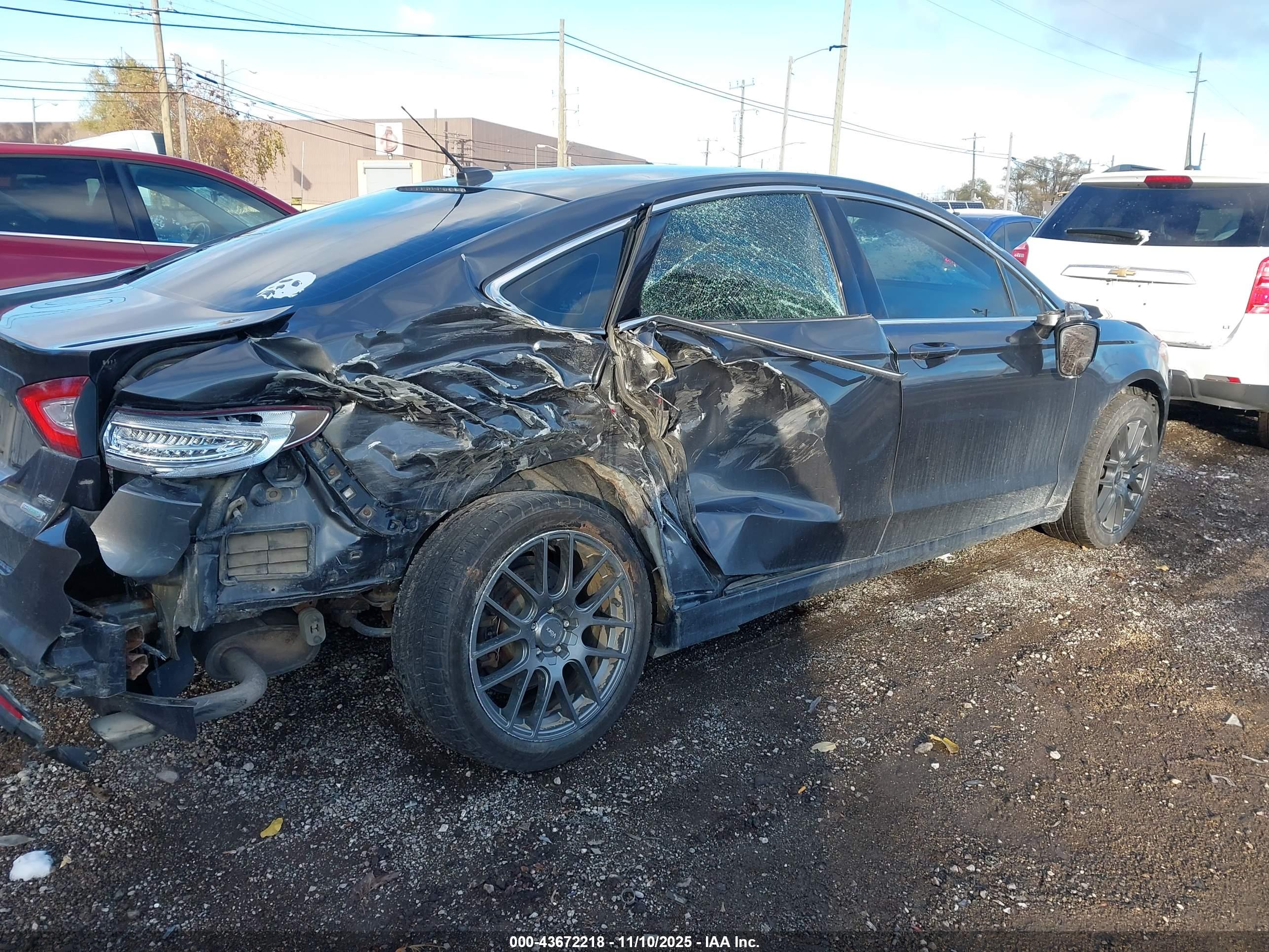FORD FUSION image 6