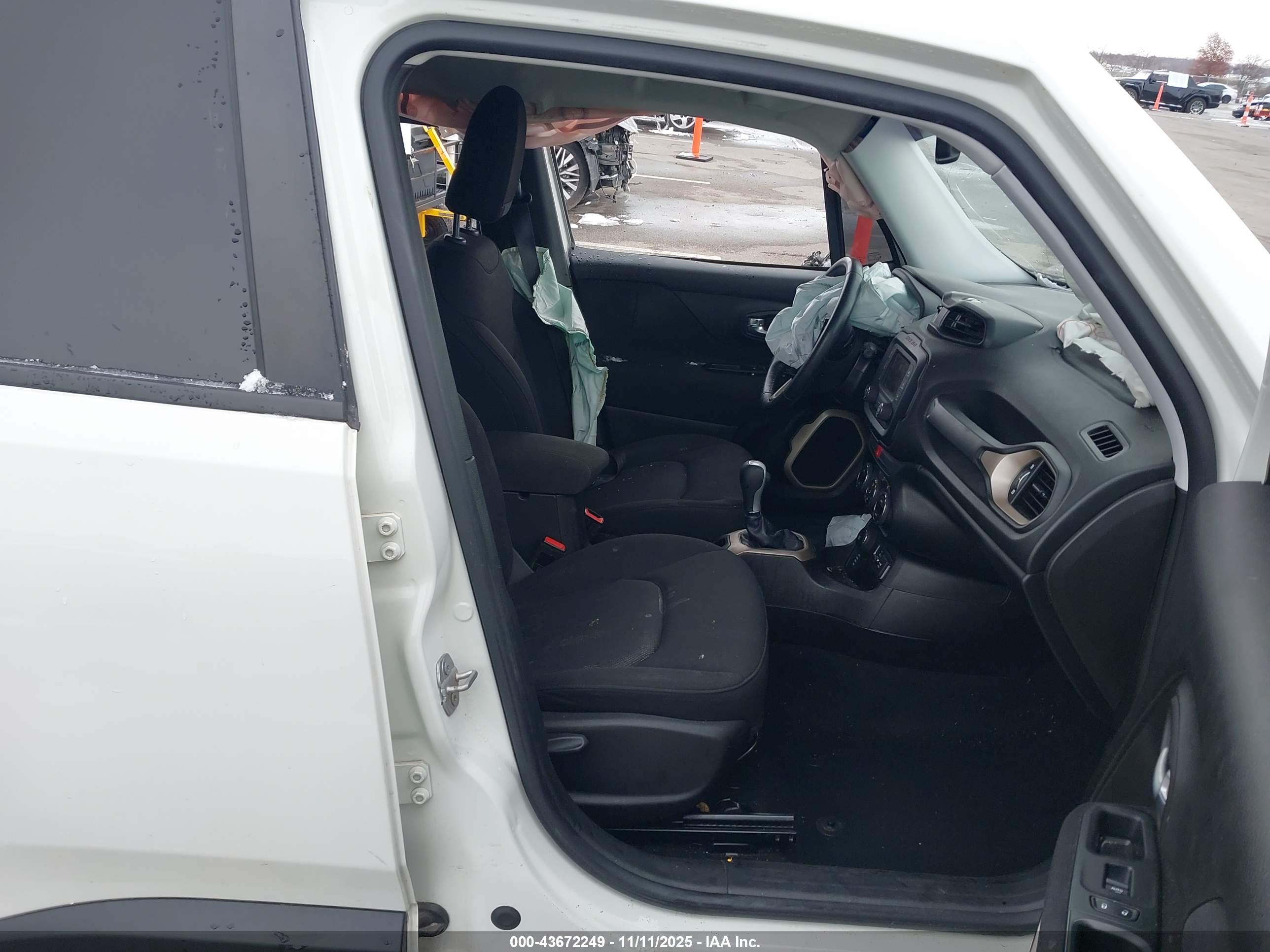 JEEP RENEGADE image 5